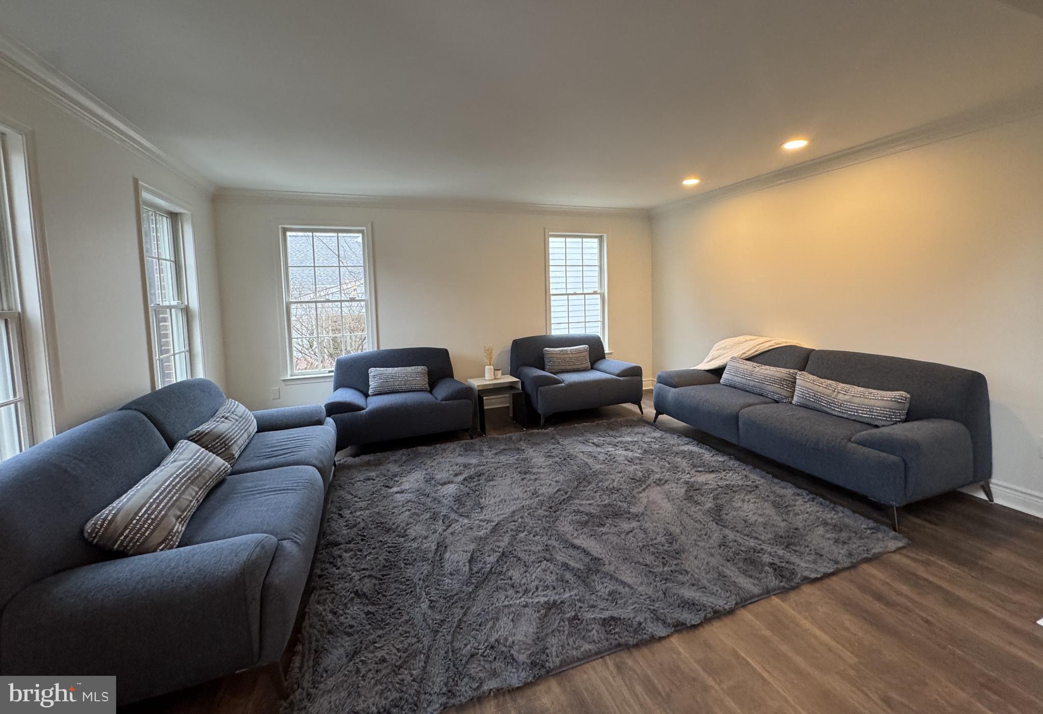 RIVER HILL - Residential