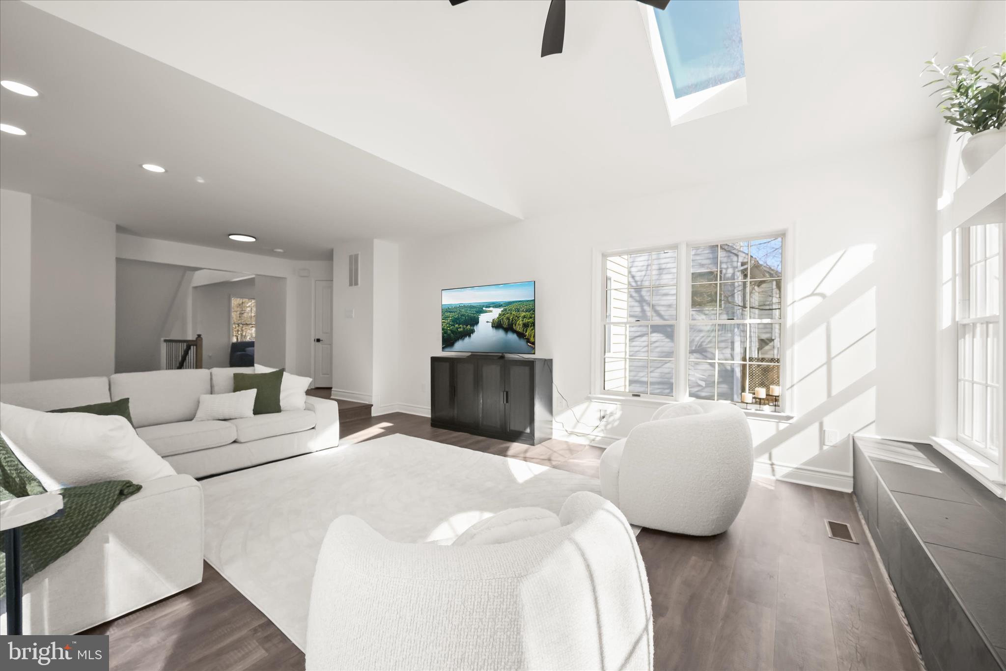 RIVER HILL - Residential