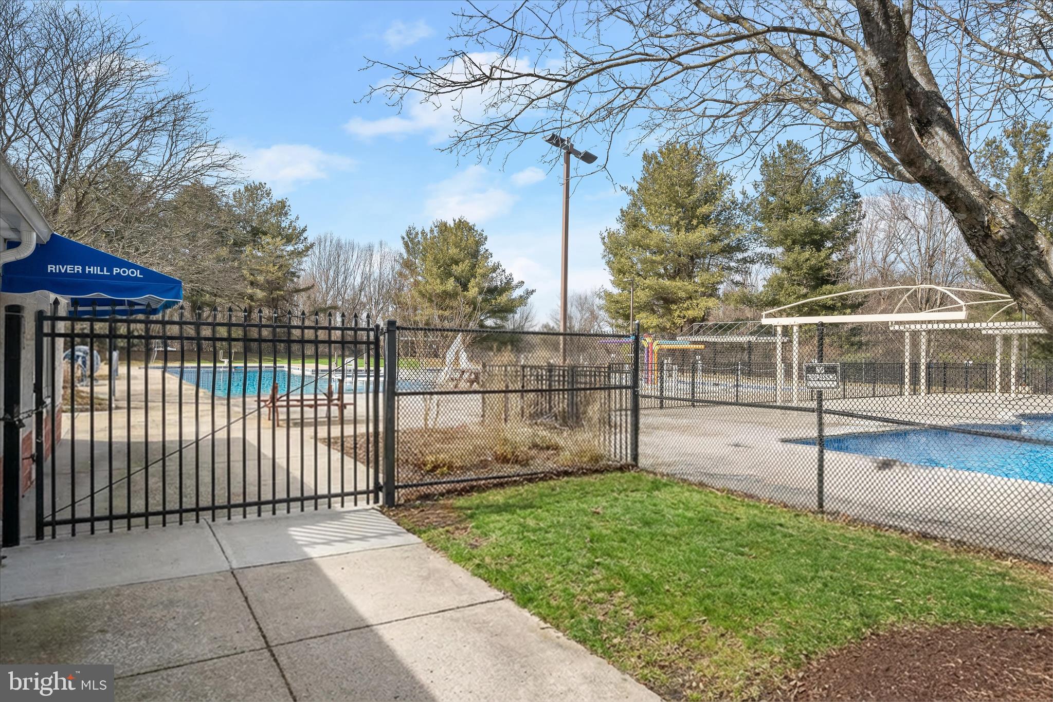 RIVER HILL - Residential