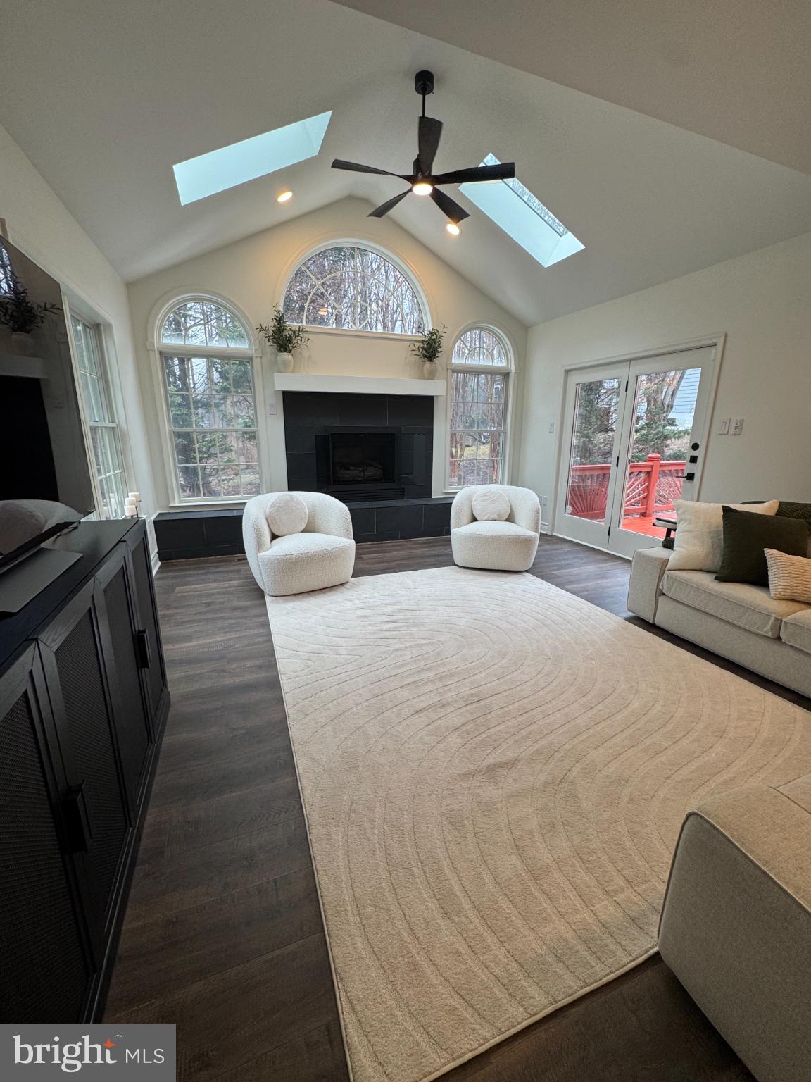 RIVER HILL - Residential