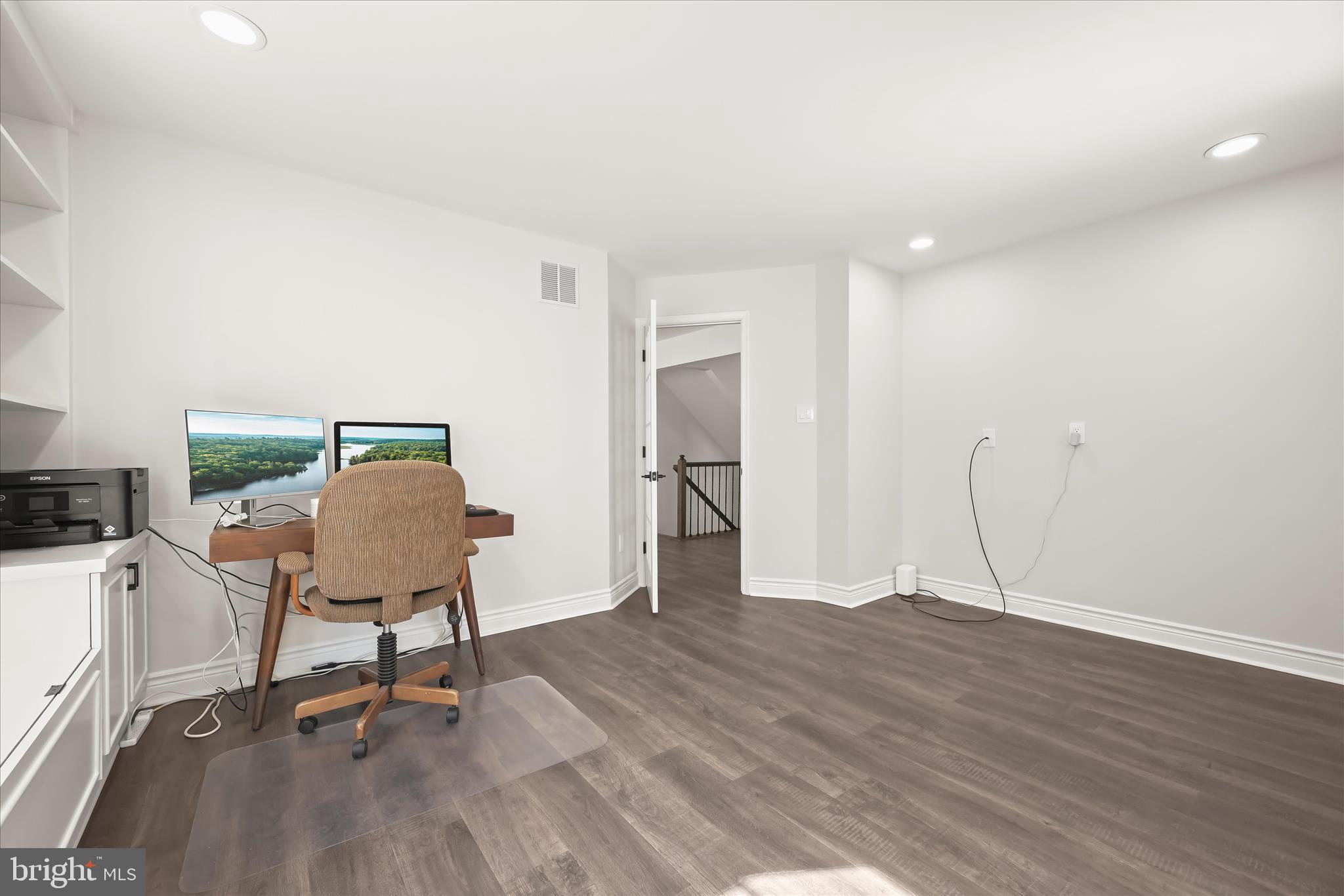 RIVER HILL - Residential