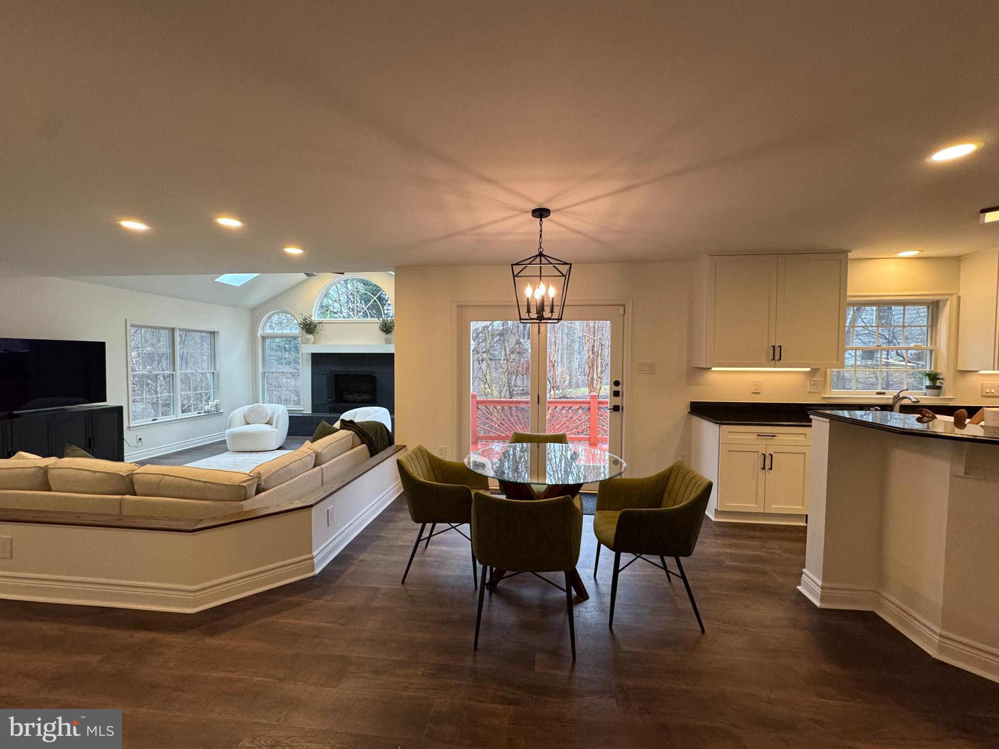 RIVER HILL - Residential