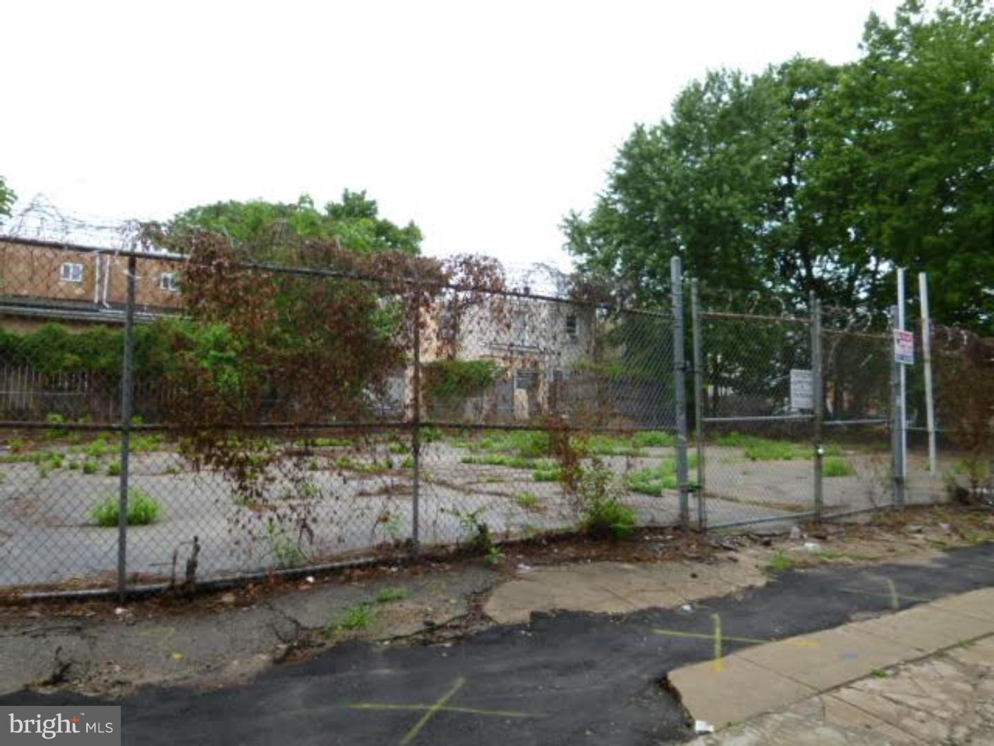 KENSINGTON - Land