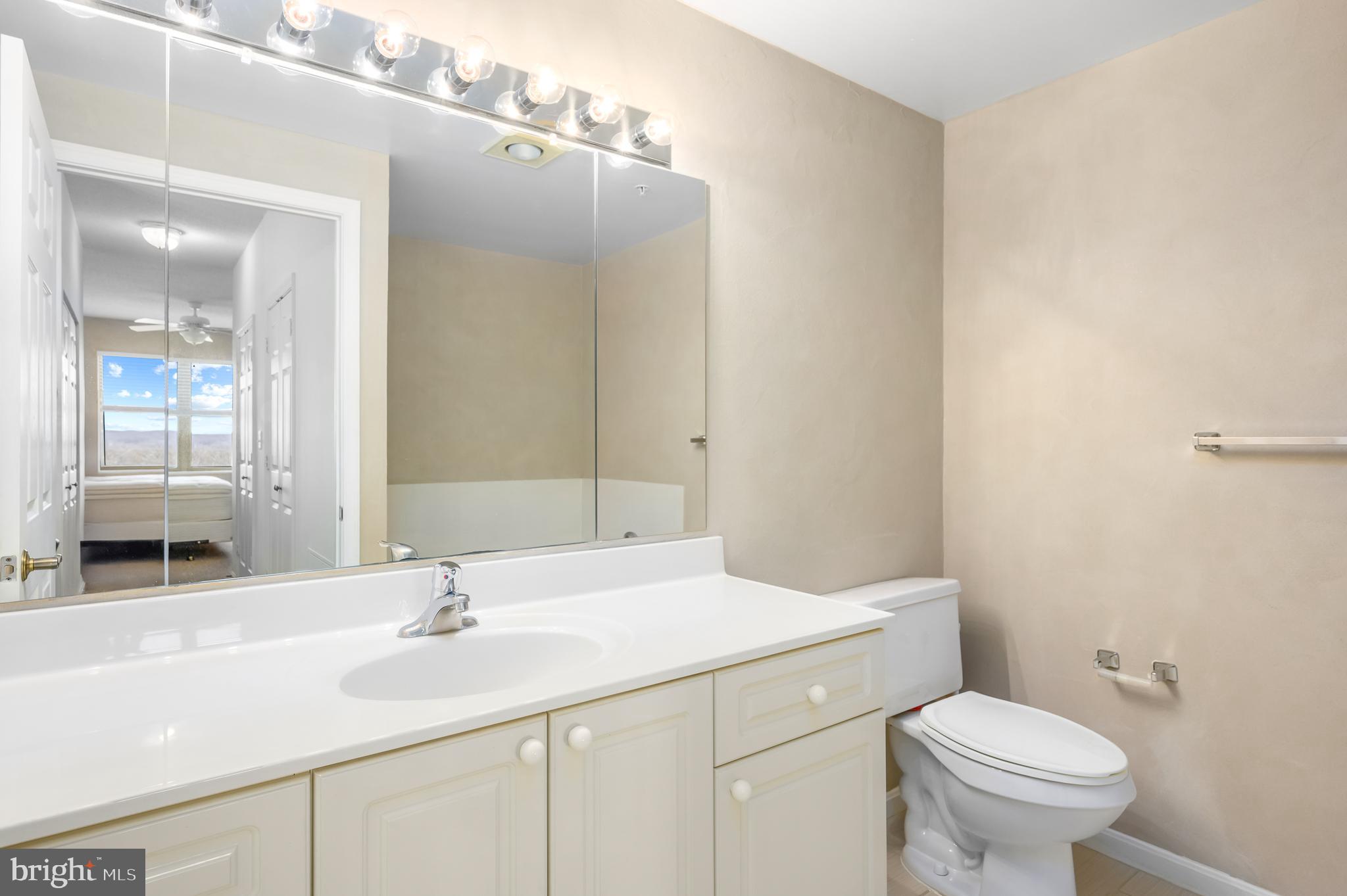 LANSDOWNE WOODS - Residential Lease