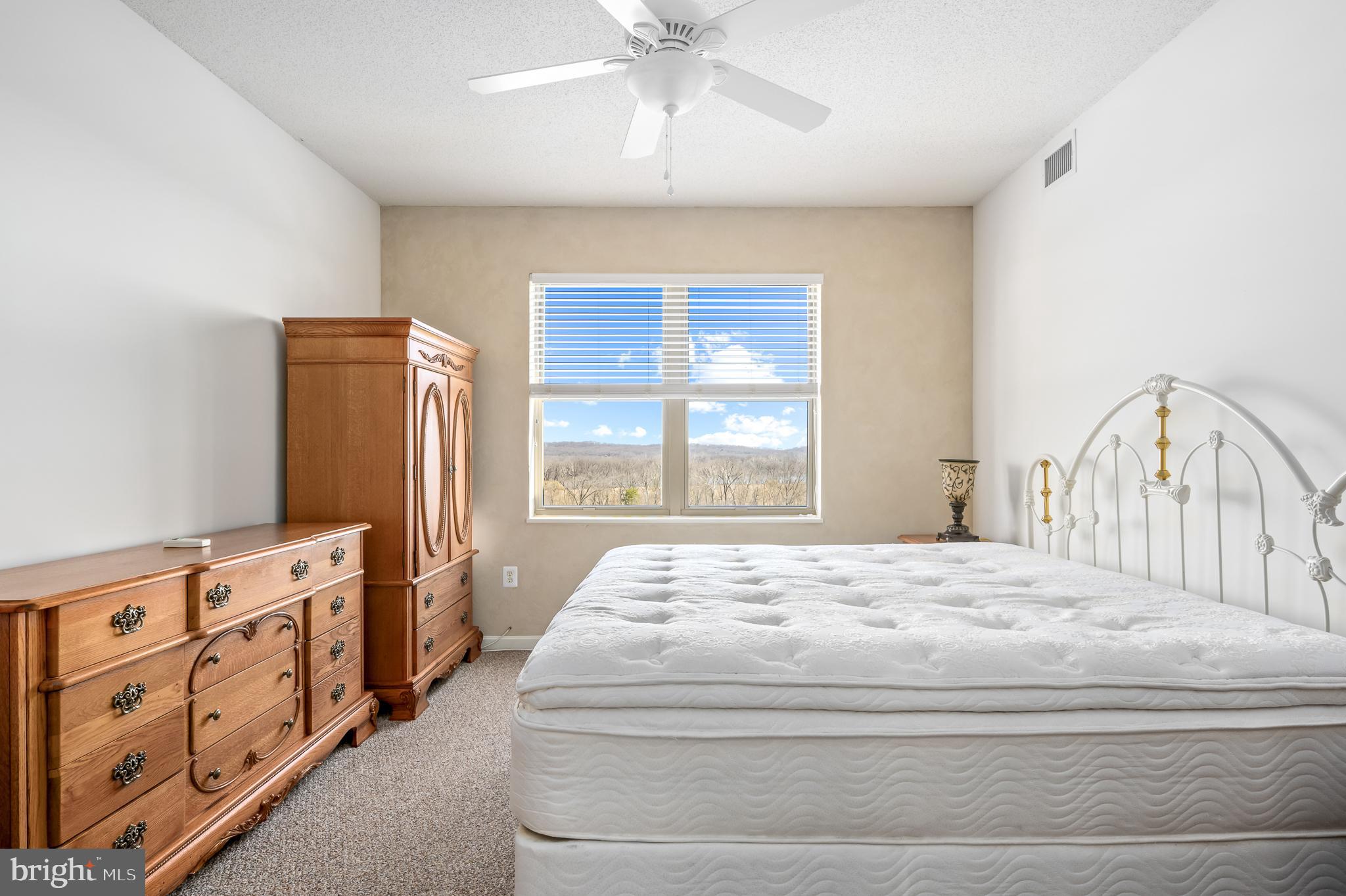 LANSDOWNE WOODS - Residential Lease