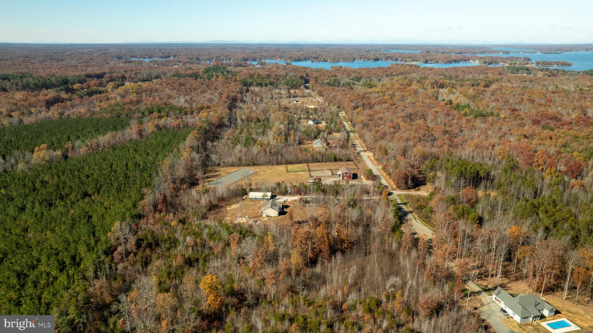 EQUESTRIAN LANDING - Residential