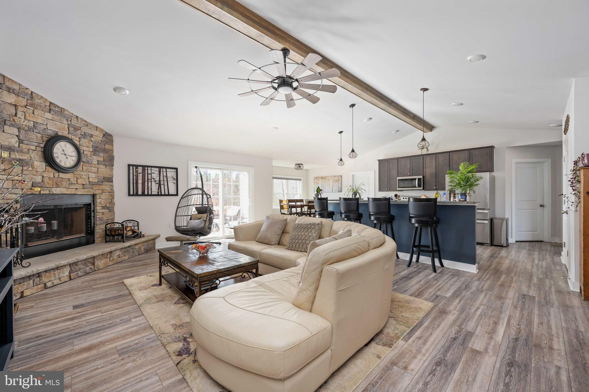 EQUESTRIAN LANDING - Residential