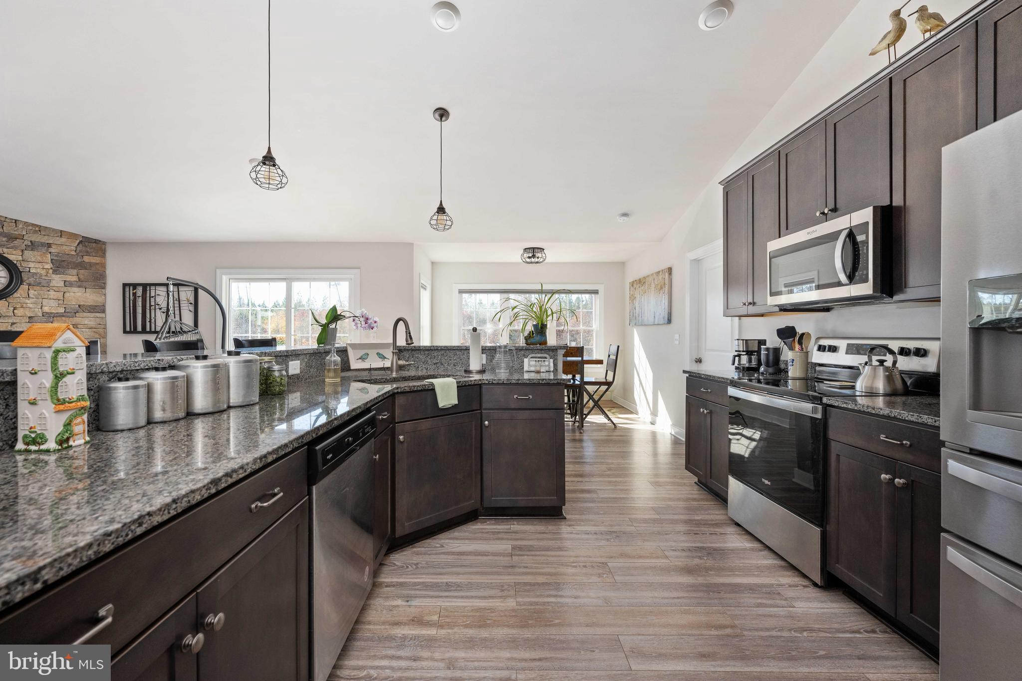 EQUESTRIAN LANDING - Residential