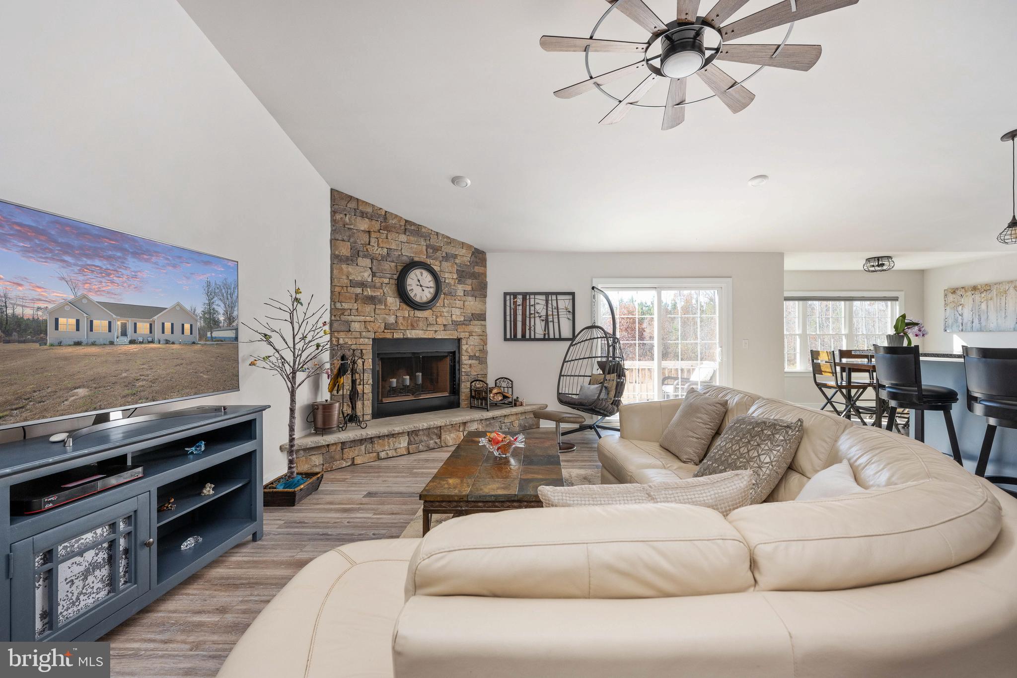 EQUESTRIAN LANDING - Residential