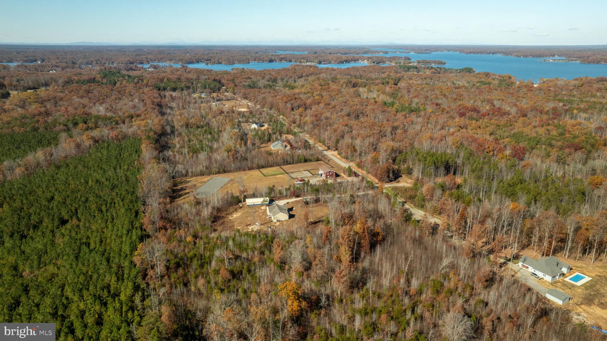 EQUESTRIAN LANDING - Residential