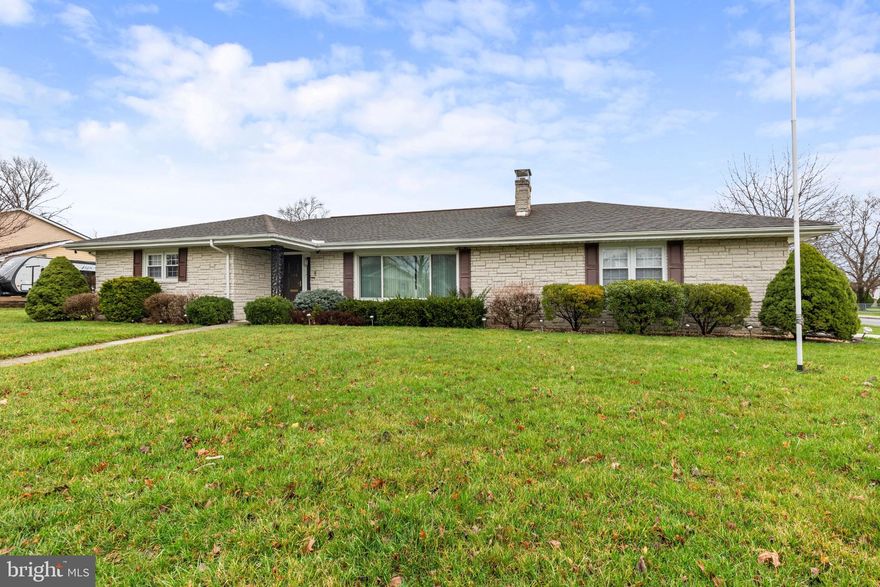 ****OPEN HOUSE - Sunday, March 29th from 1-3pm.**** Welcome home to 134 Lynnwood Dr! With accessible, single floor living, this wonderful home is ready and waiting for its new owner! On the first floor, you will be greeted by an oversized main living room, beaming with natural light. Off of the living room, you will find a spacious kitchen and an attached dining space, overlooking the private back yard. To the right, is a first floor laundry room and an oversized 2 car garage. You will also find 3 bedrooms and 2 full bathrooms on the main level, including the primary bedroom with en suite full bathroom. On the lower level, there's an abundance of space! Plenty of room for entertaining and hosting guests in the spacious family room. You'll also find 2 bonus rooms that could be used as office spaces, a home gym, additional bedrooms, the options are truly endless! Looking for more storage space? This is the home for you! You will find an abundance of storage space in the unfinished side of the basement. Situated on a large corner lot, with a patio space, fenced in yard, large shed, and off street parking, this home is filled to the brim with potential. Schedule your showing today to make this your next home sweet home!