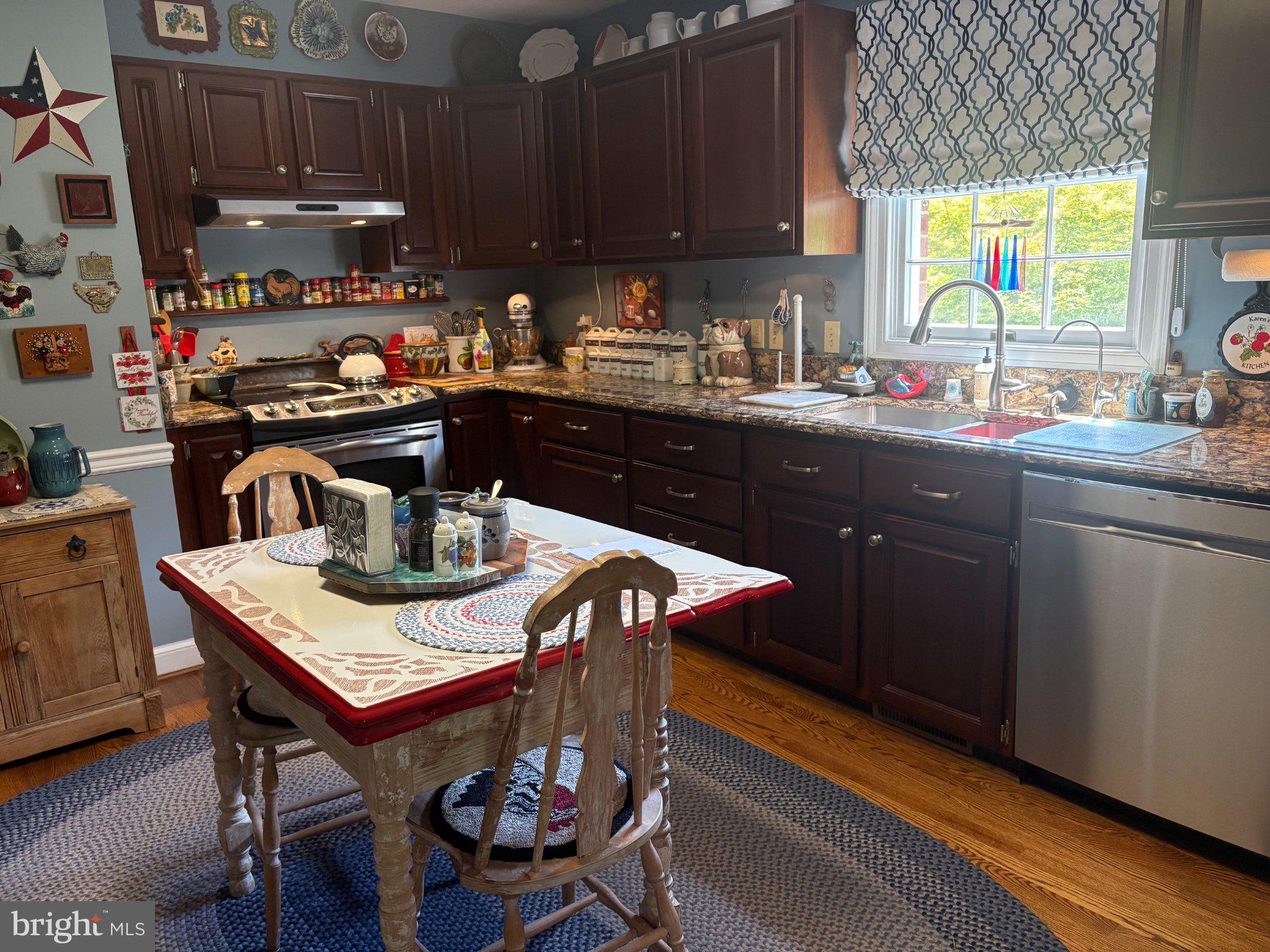 215 BOXLEY LANE