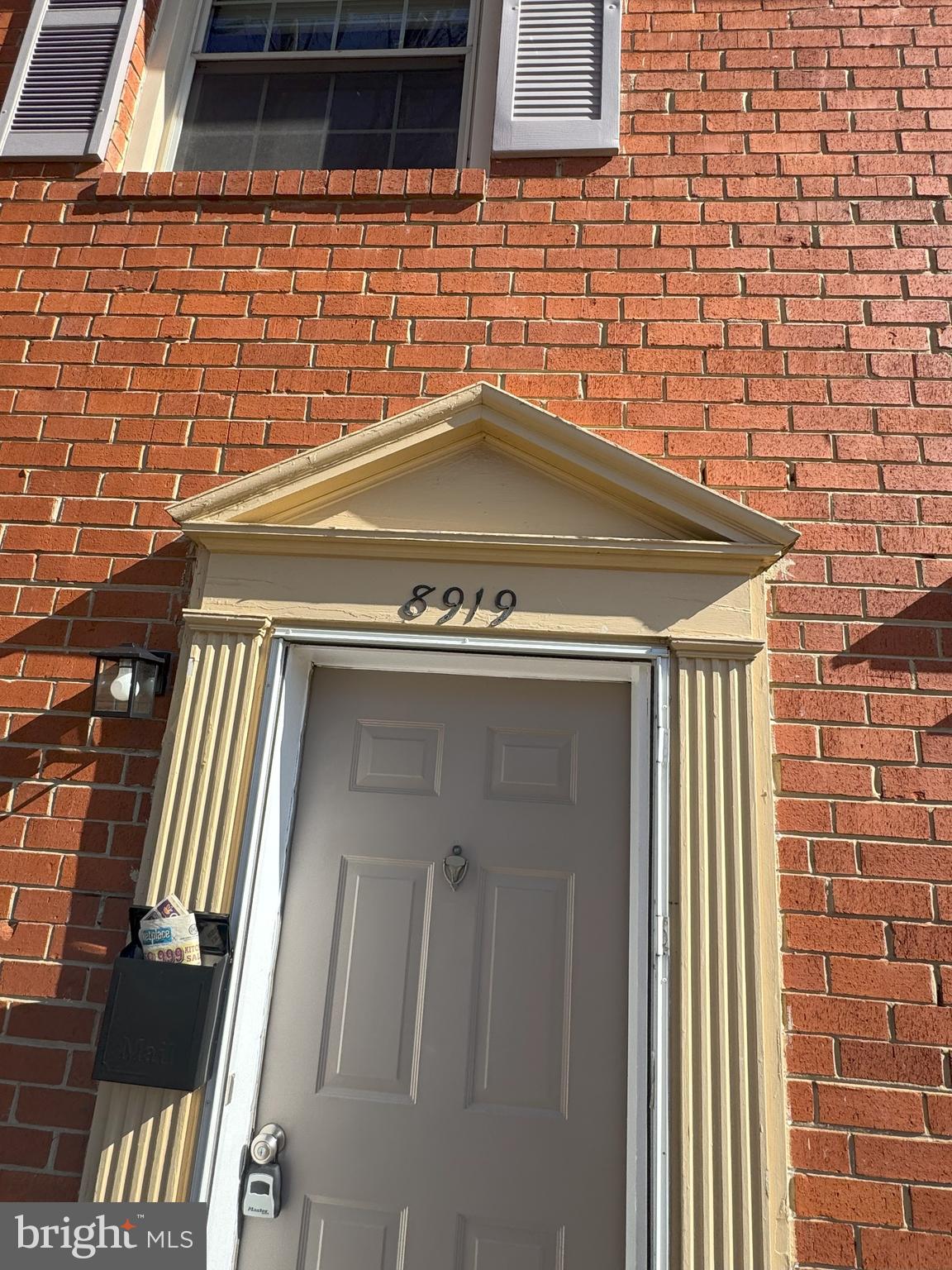 COLONIAL HOMES - Residential Lease