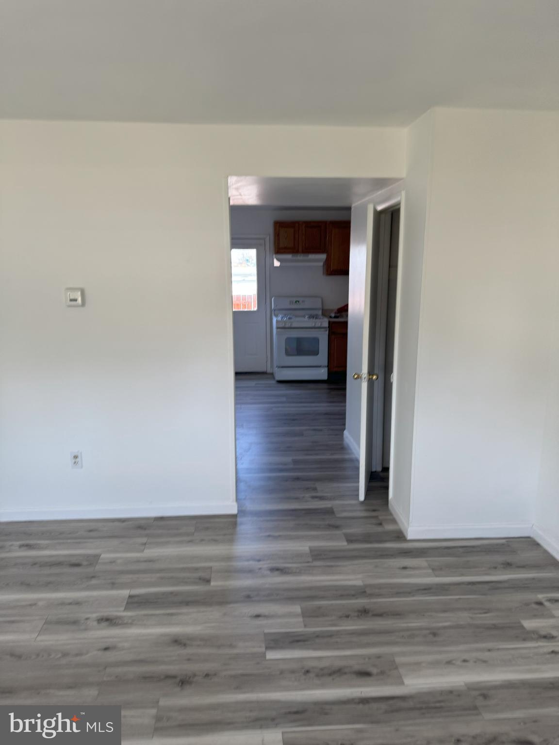 COLONIAL HOMES - Residential Lease