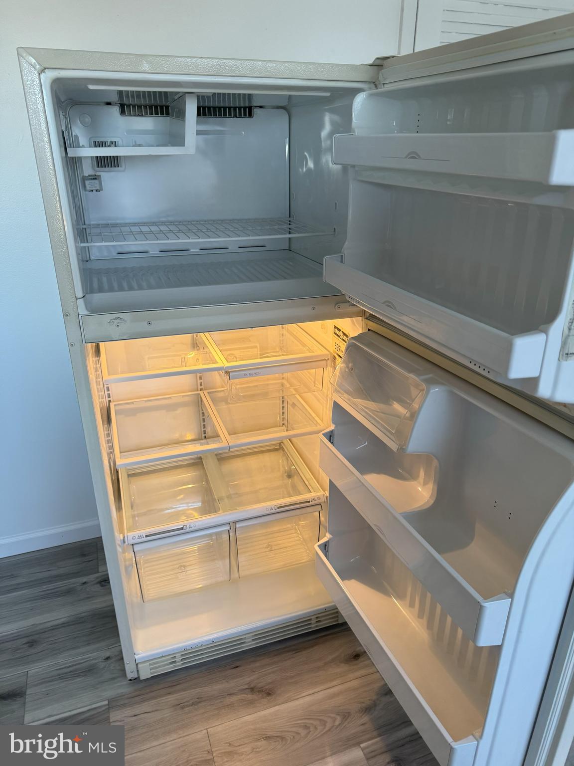 COLONIAL HOMES - Residential Lease