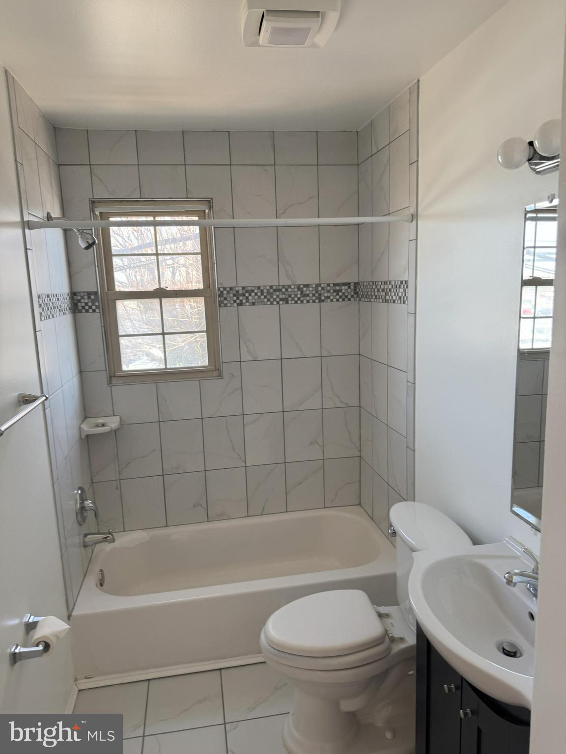 COLONIAL HOMES - Residential Lease