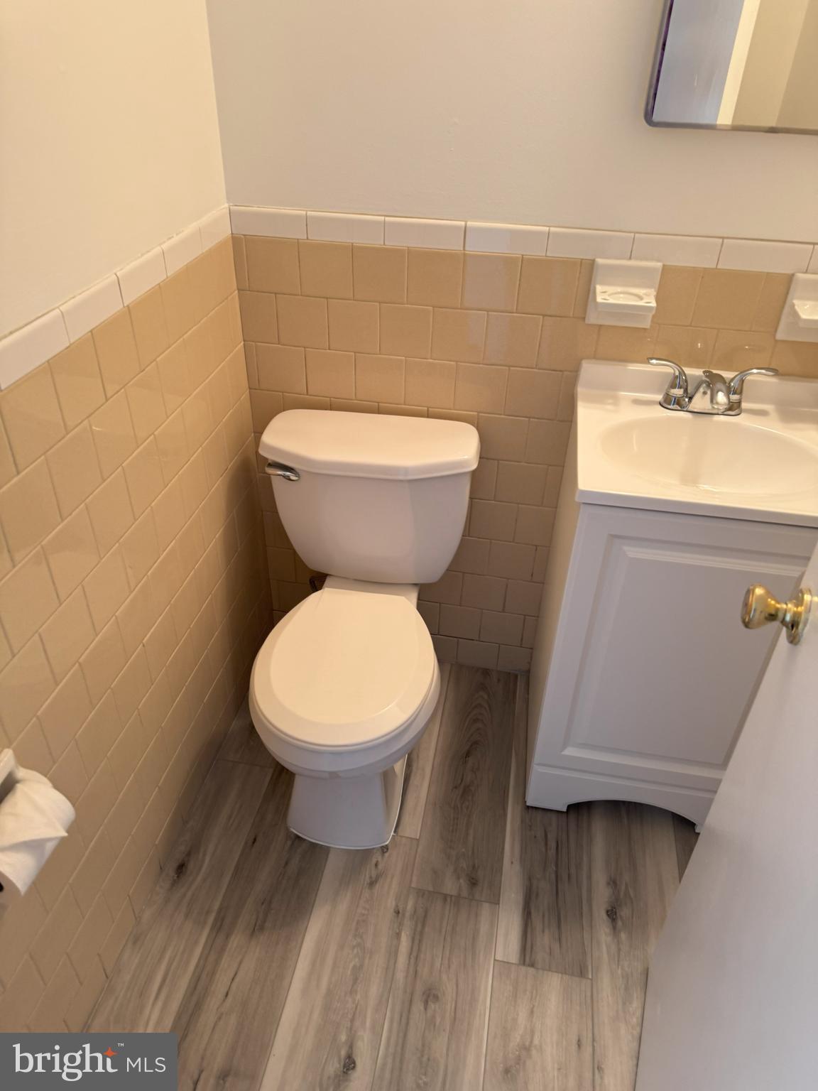 COLONIAL HOMES - Residential Lease