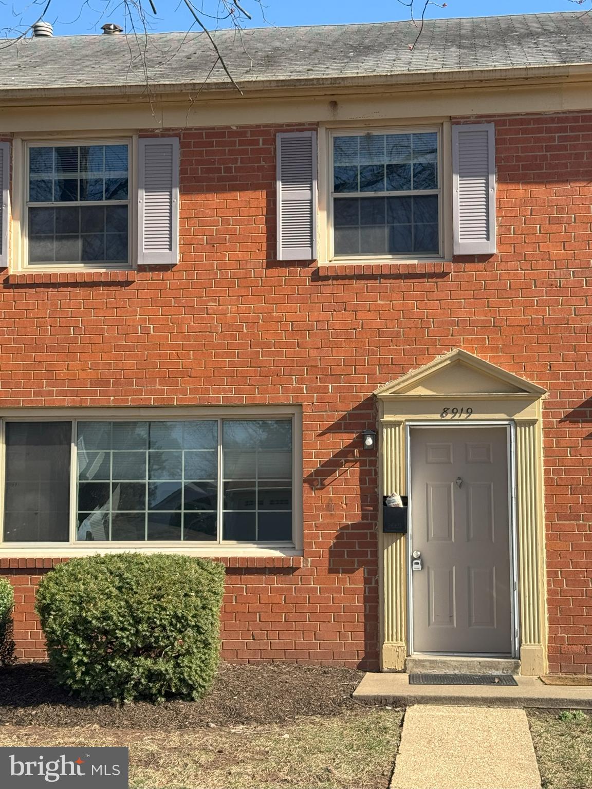 COLONIAL HOMES - Residential Lease