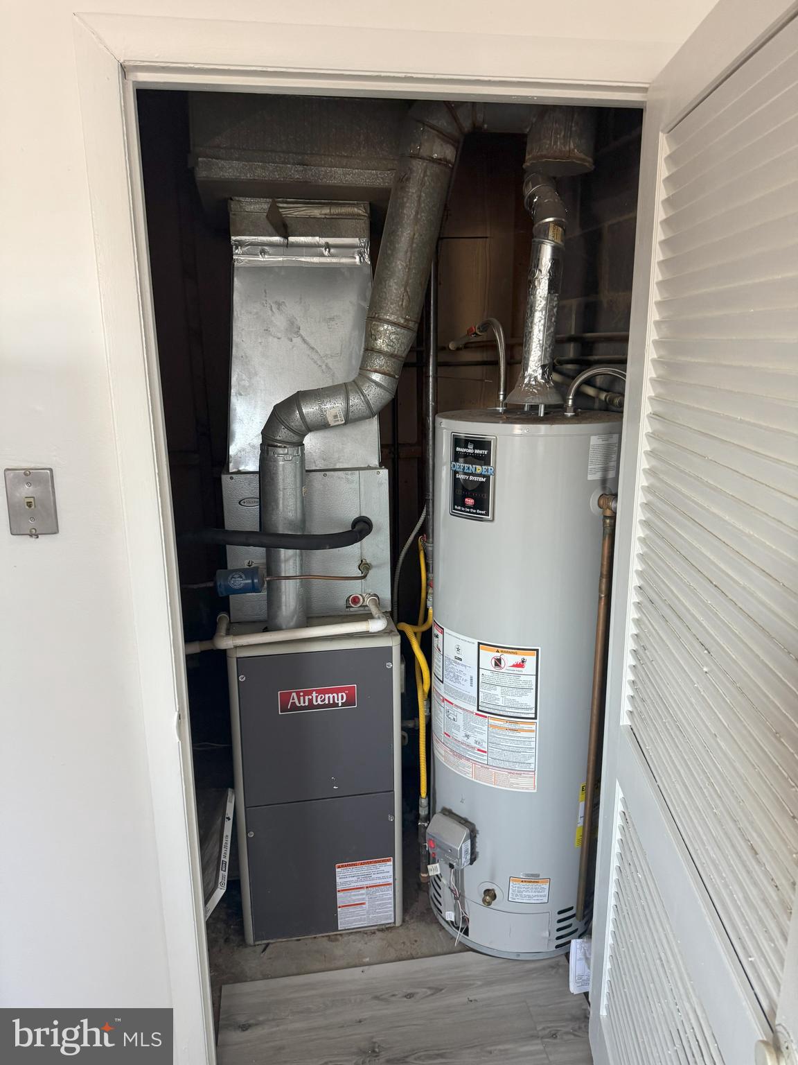 COLONIAL HOMES - Residential Lease