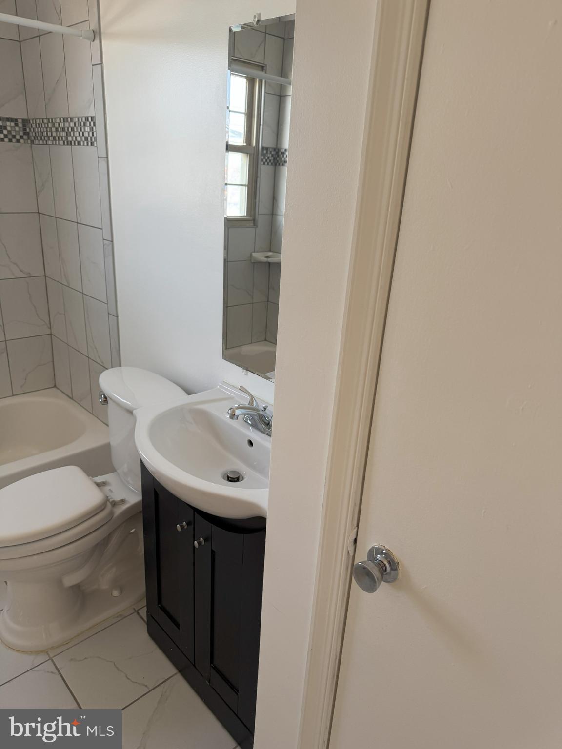 COLONIAL HOMES - Residential Lease