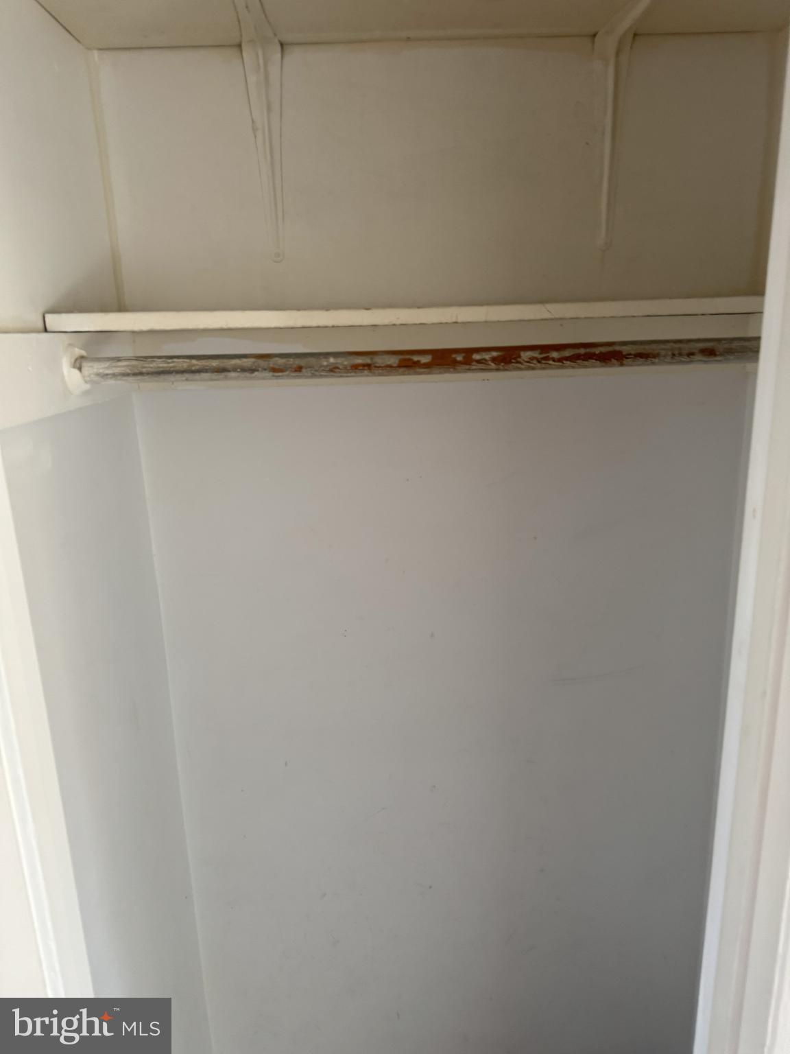 COLONIAL HOMES - Residential Lease