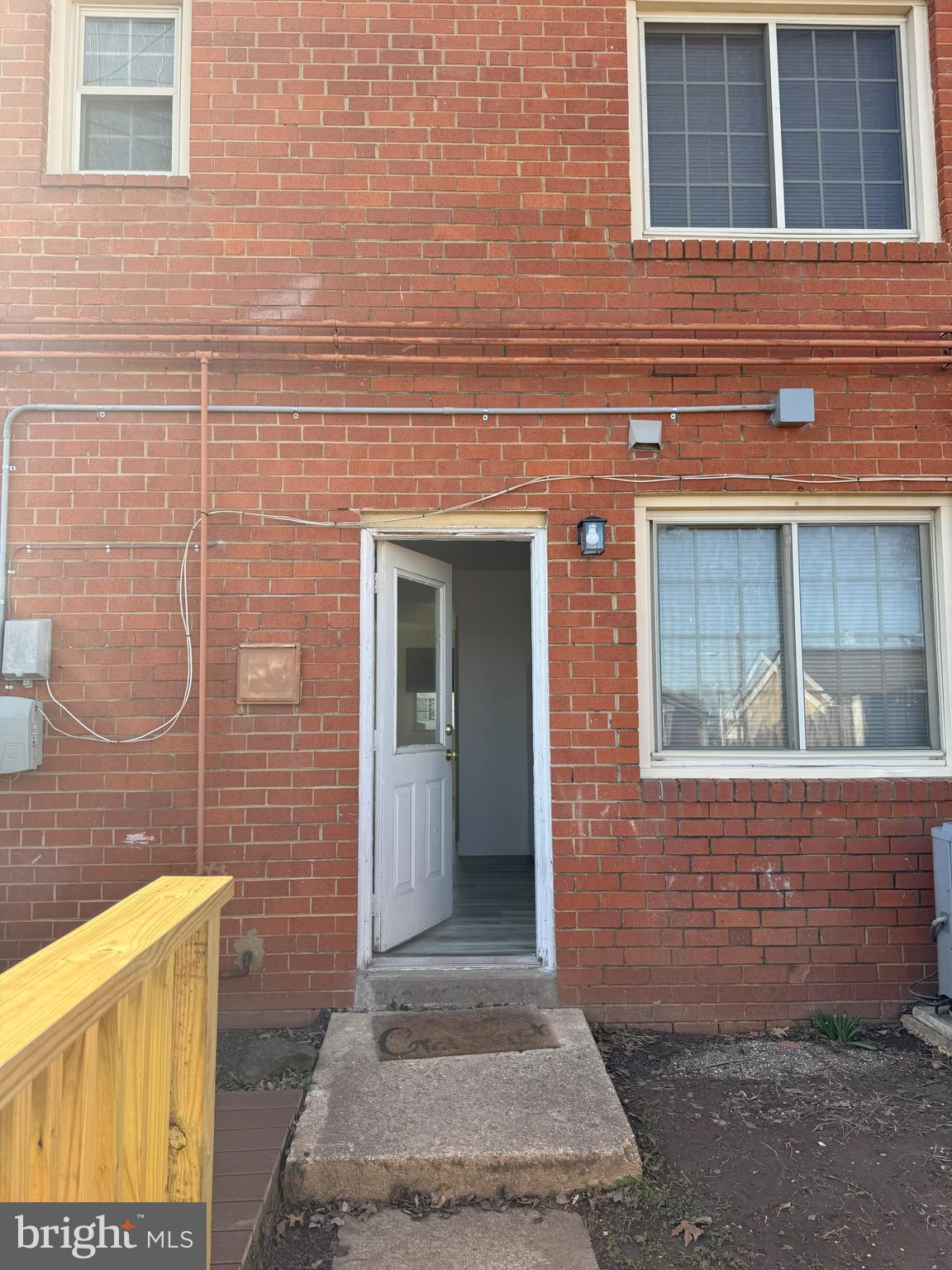 COLONIAL HOMES - Residential Lease