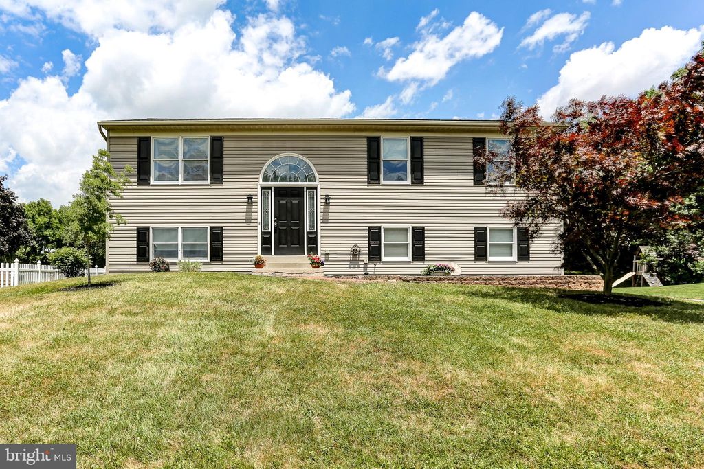 Photo of 209 Cliff Lane, Elizabethtown, PA 17022 (MLS # PALA2052850)