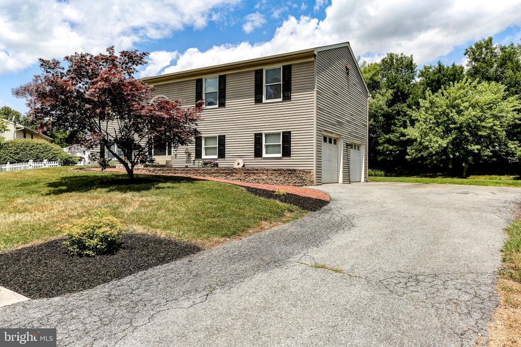 Photo of 209 Cliff Lane, Elizabethtown, PA 17022 (MLS # PALA2052850)
