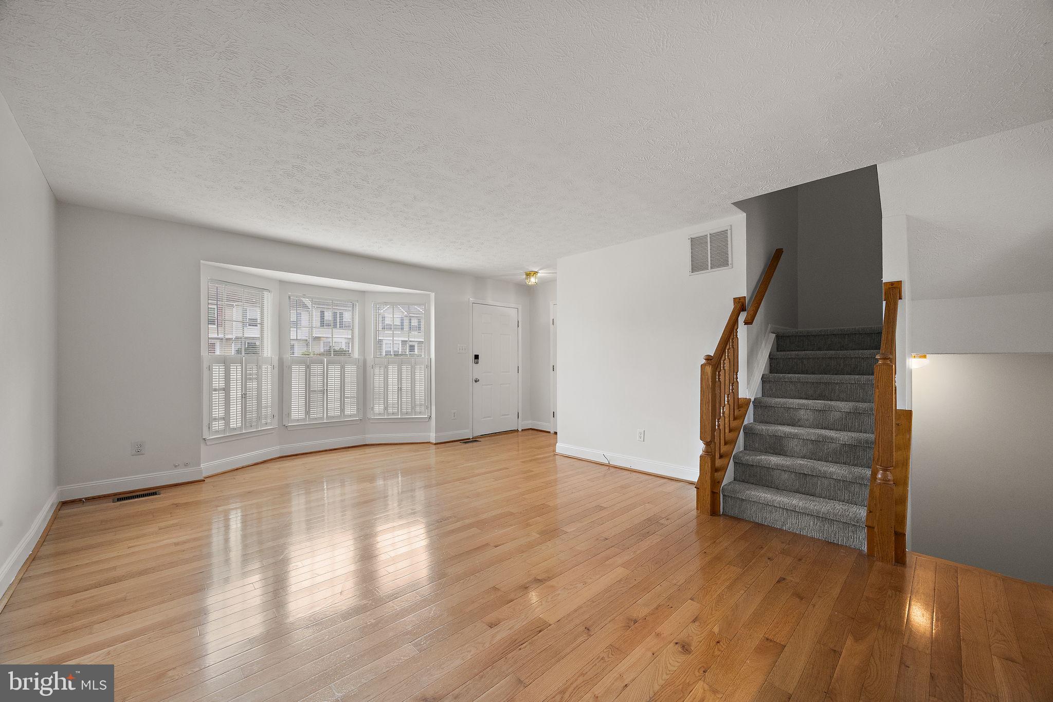 104 W SHETLAND COURT