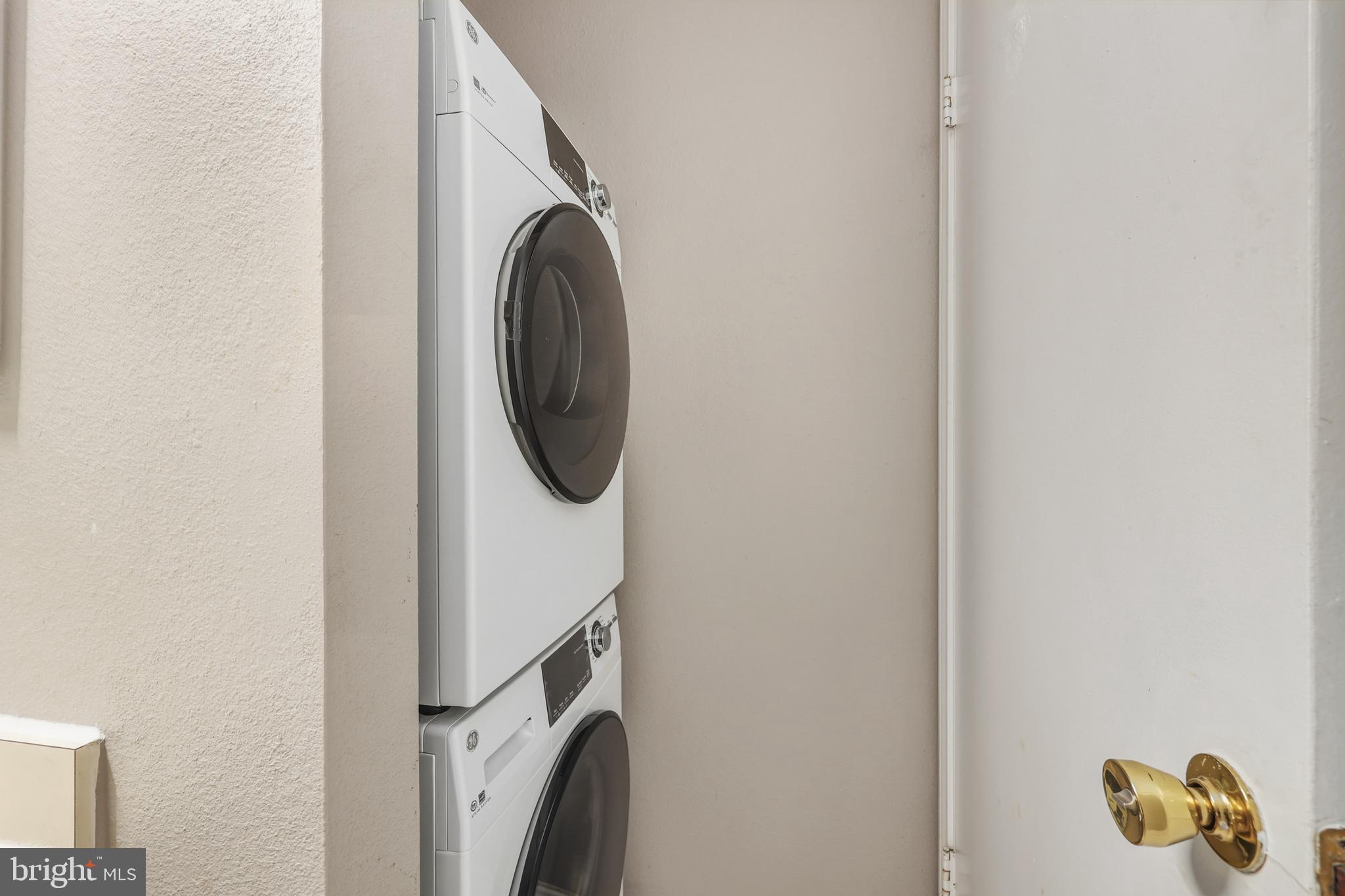 PENDERBROOK SQUARE CONDOMINIUMS - Residential