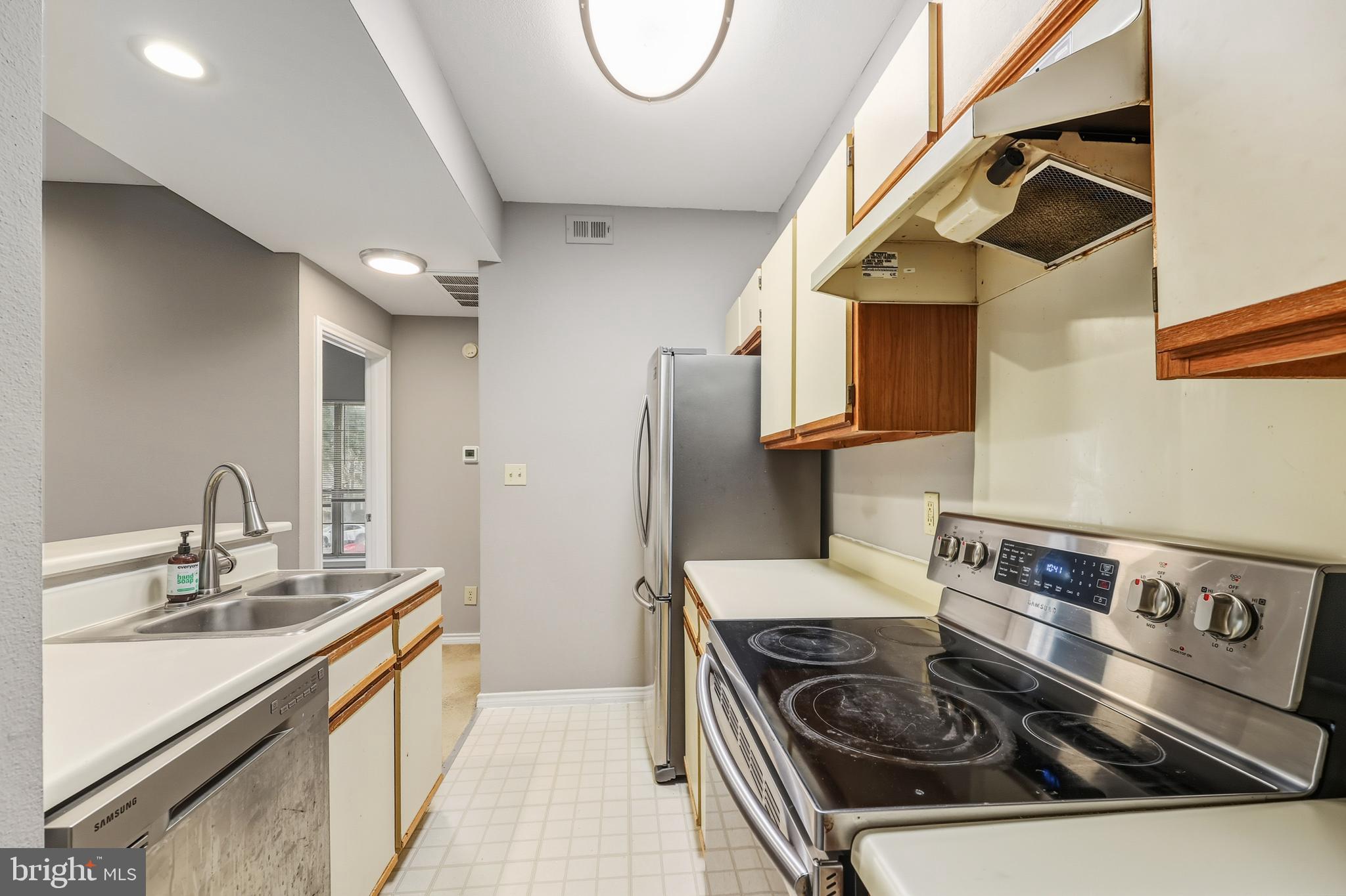 PENDERBROOK SQUARE CONDOMINIUMS - Residential