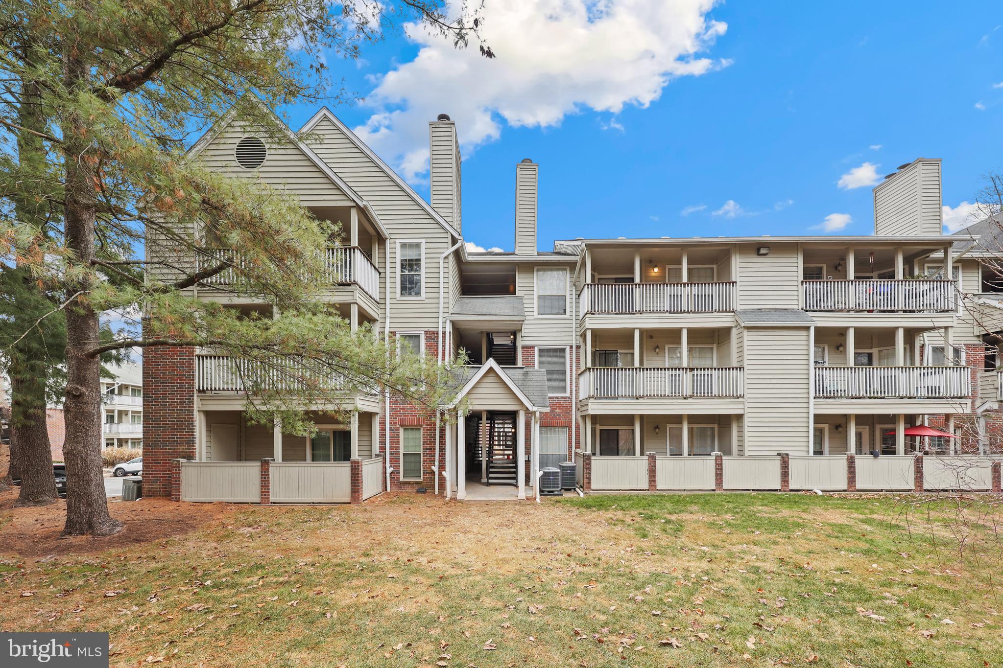 PENDERBROOK SQUARE CONDOMINIUMS - Residential