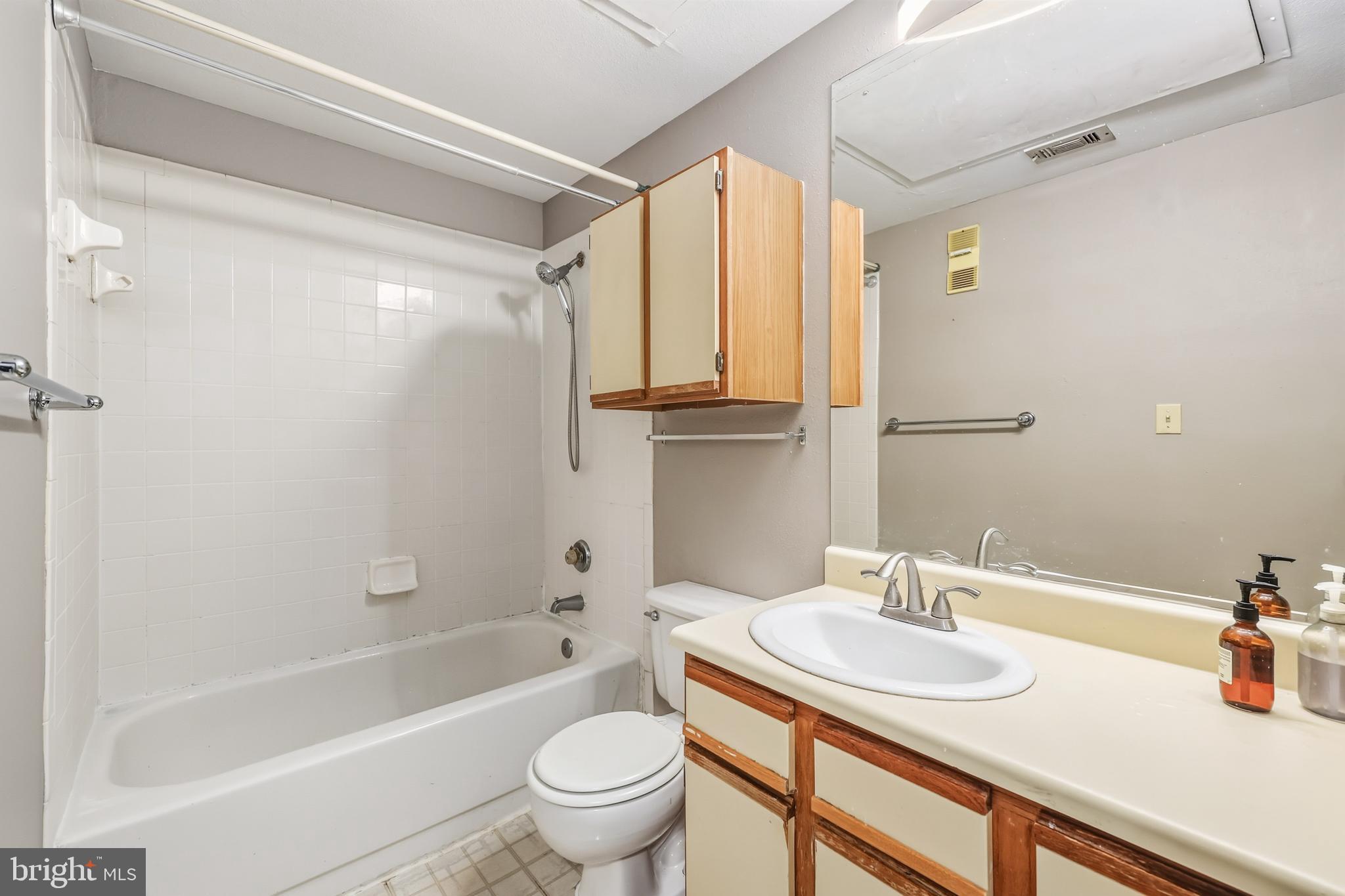 PENDERBROOK SQUARE CONDOMINIUMS - Residential