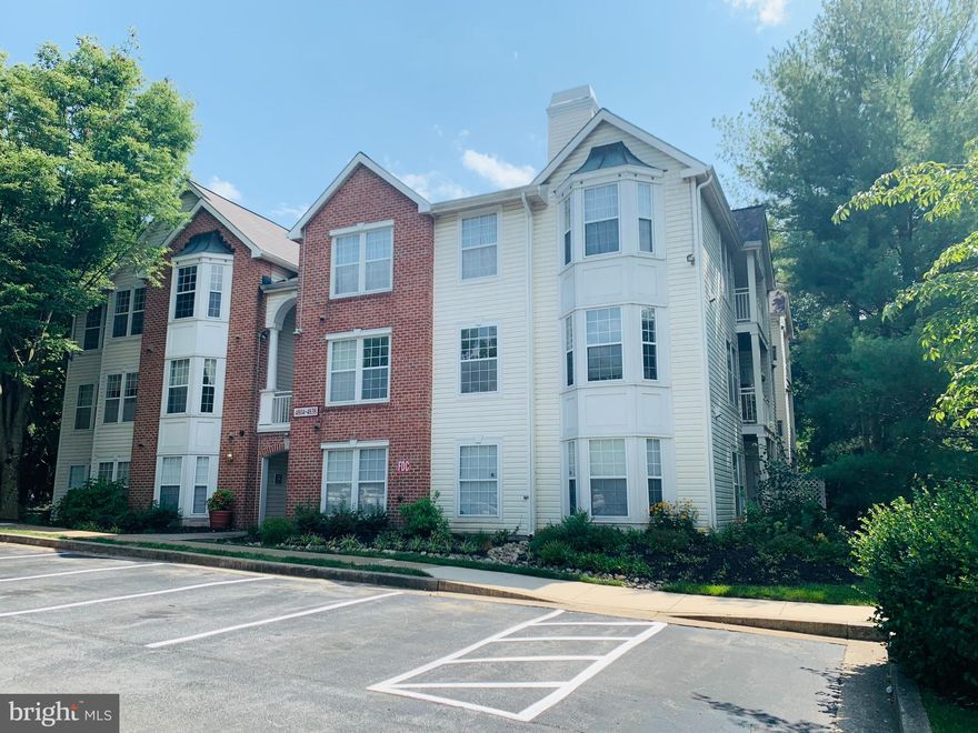 New Town. Top floor, completely move in ready condo- community amenities include outdoor pool/tennis courts, convenient to shopping & transportation. New carpet, fresh paint. FHA approved