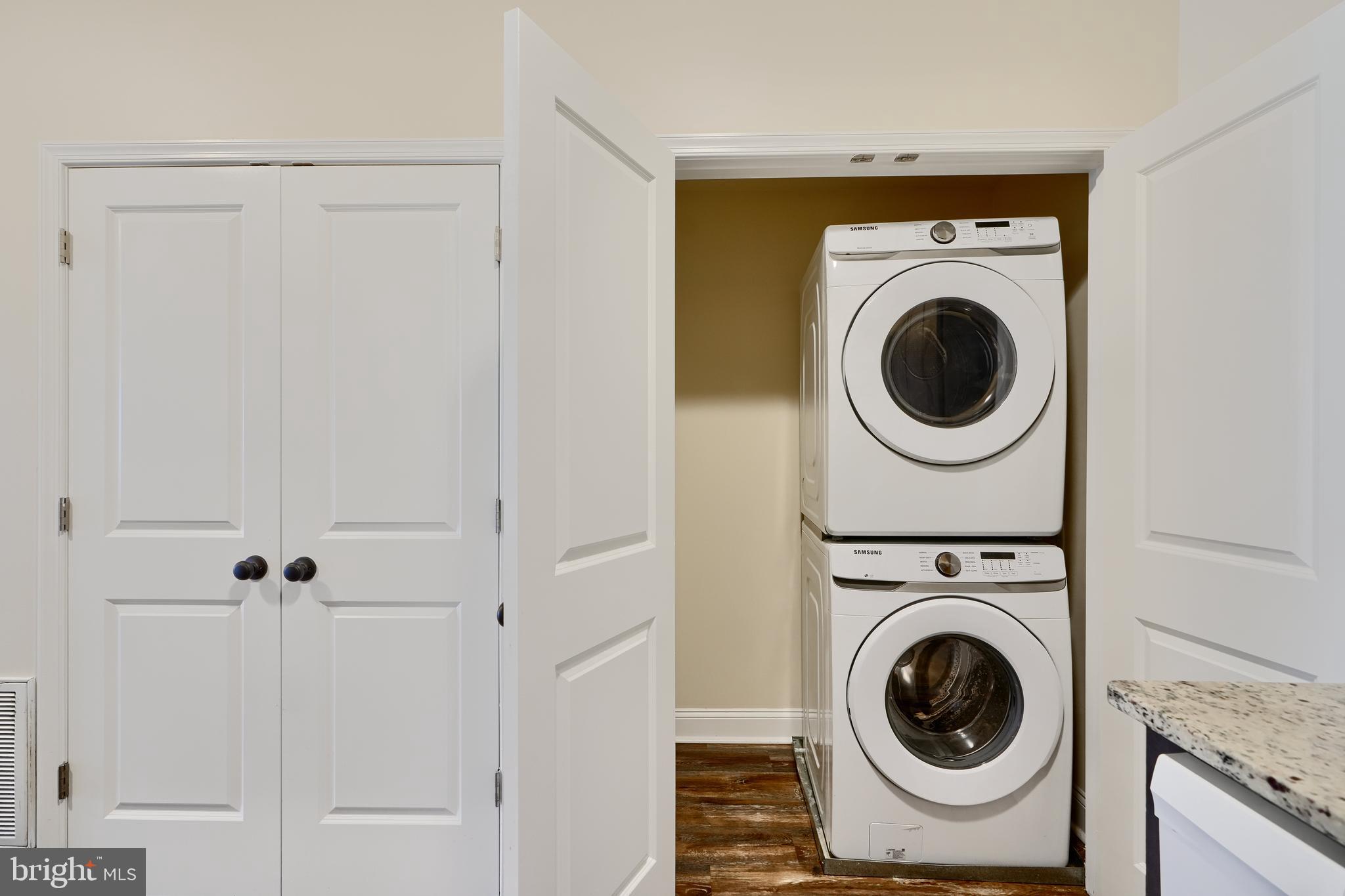 HIGHLANDTOWN - Residential