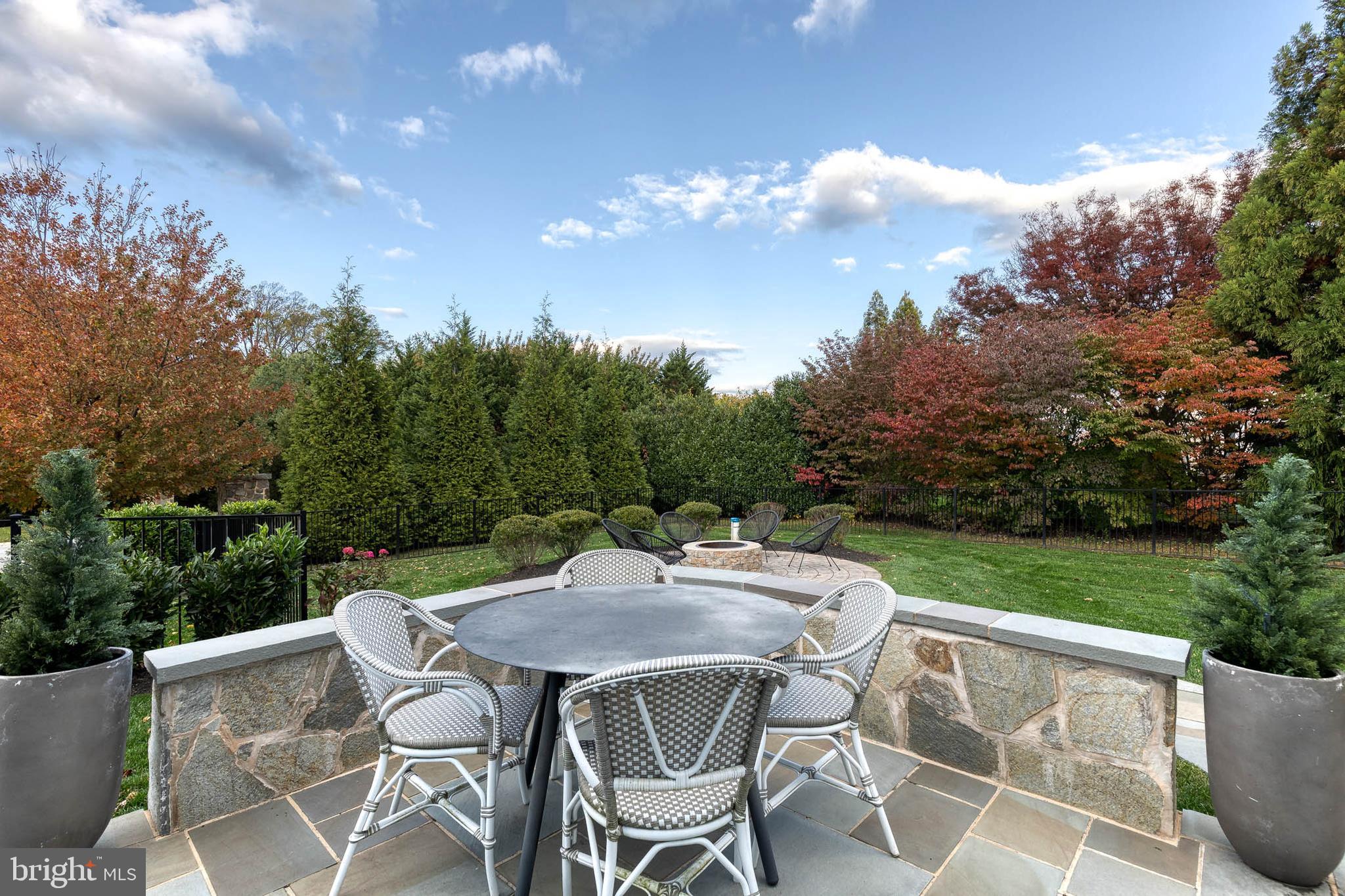 BRIAR KNOLL - Residential