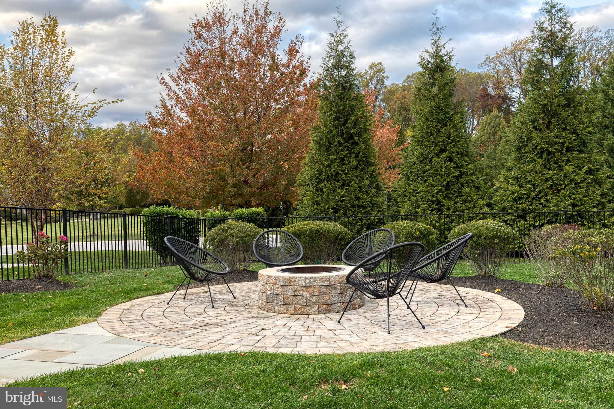 BRIAR KNOLL - Residential