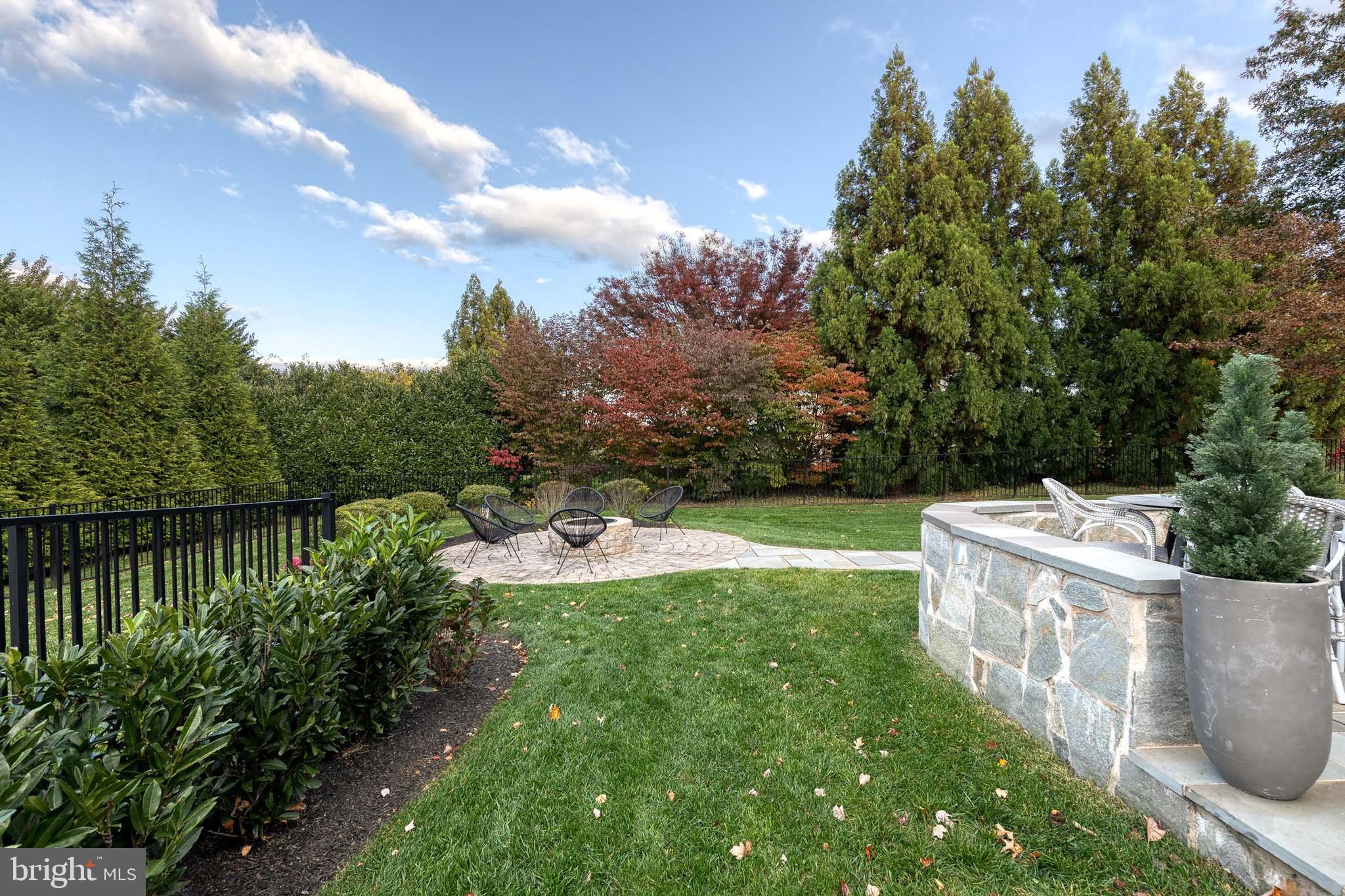 BRIAR KNOLL - Residential