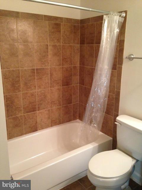 LAUREL LAKES - Residential Lease