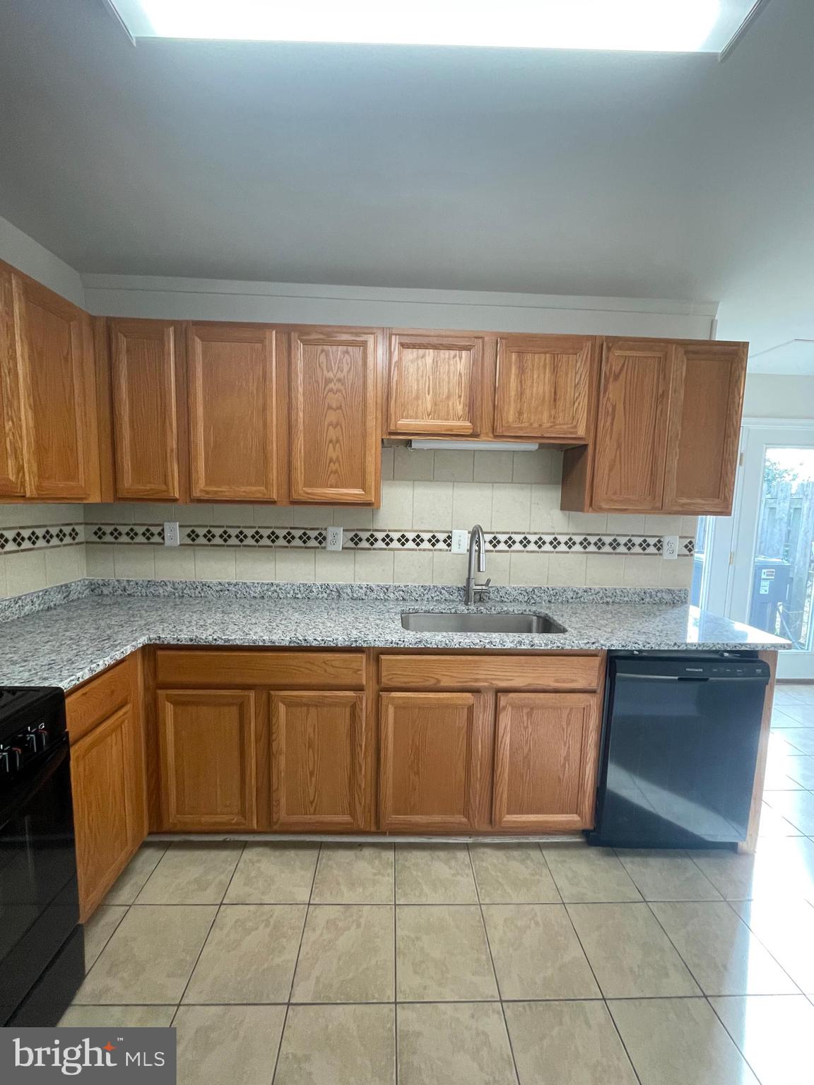 CENTRAL PARK TOWNHOMES - Residential Lease