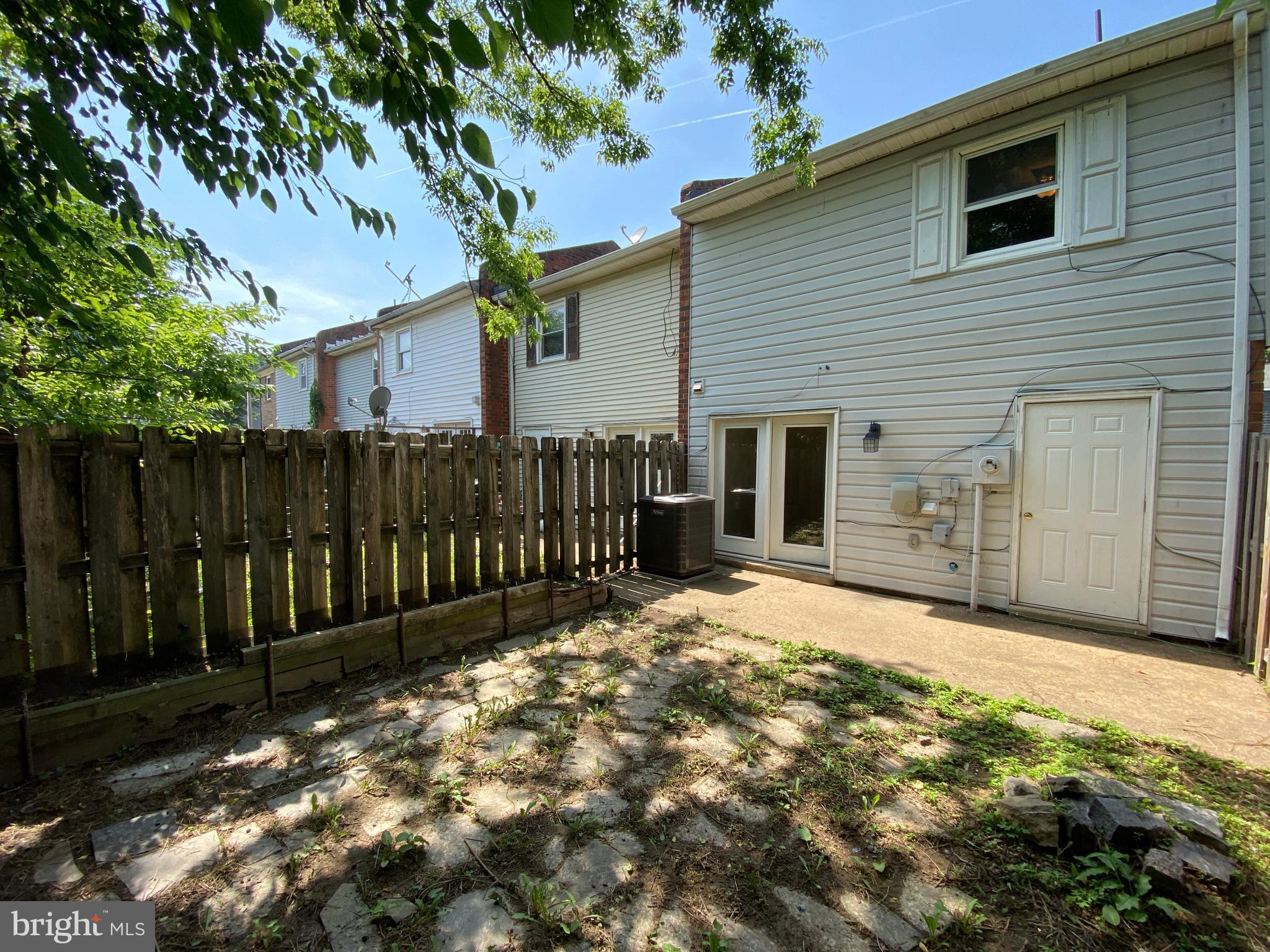 CENTRAL PARK TOWNHOMES - Residential Lease