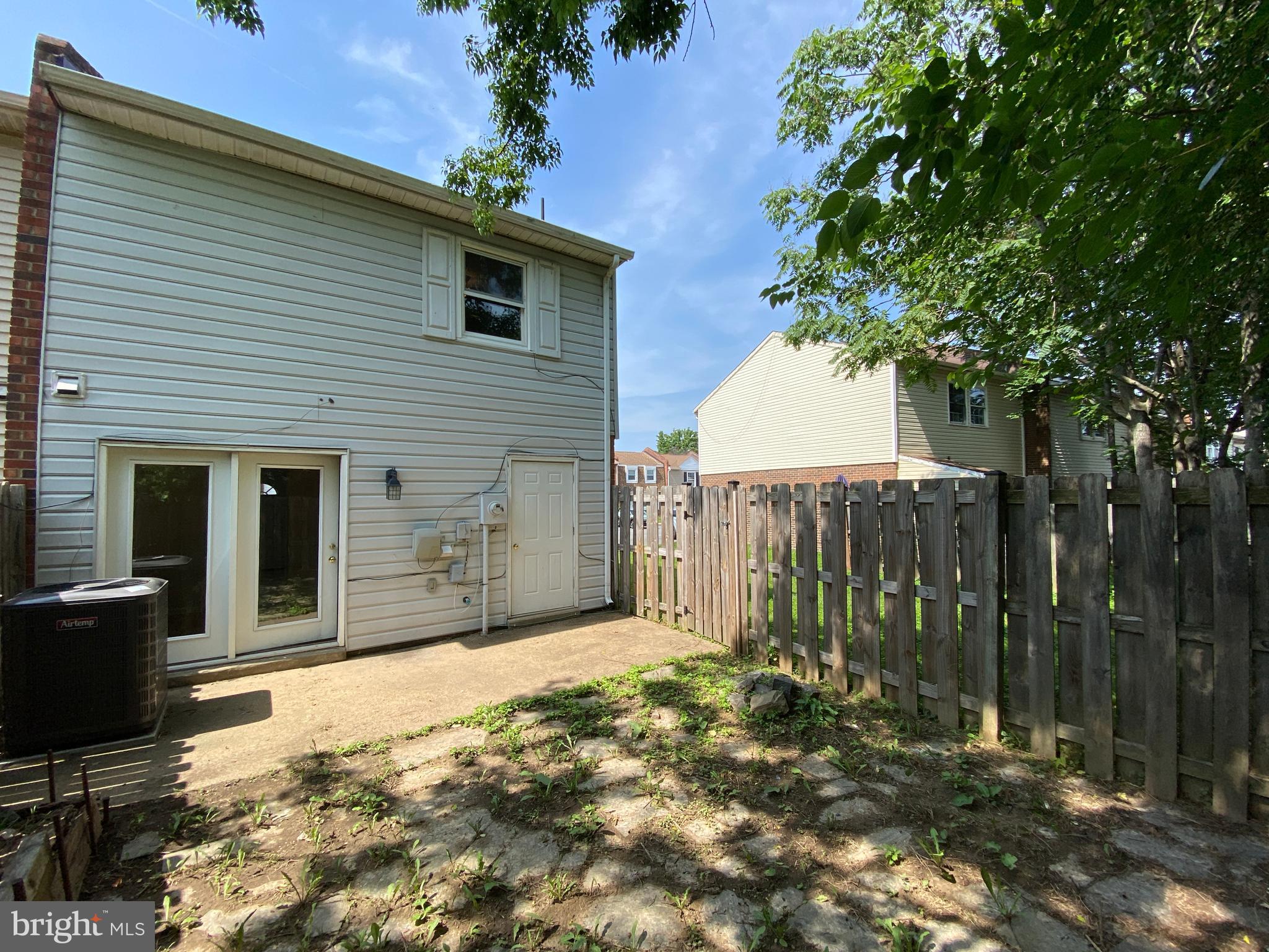 CENTRAL PARK TOWNHOMES - Residential Lease