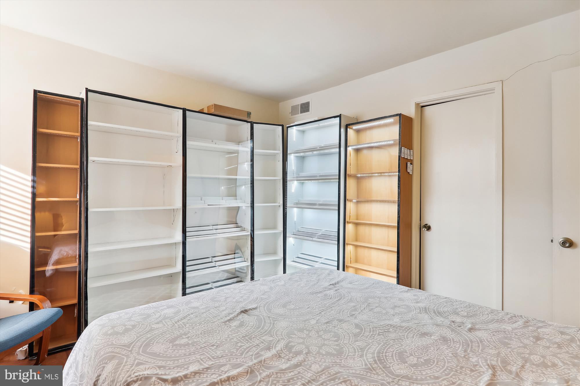 AMERICANA FINMARK - Residential