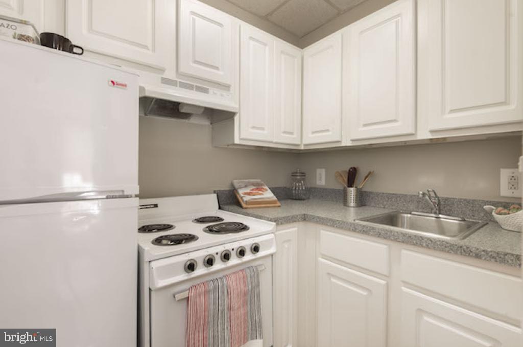 WASHINGTON SQ WEST - Residential Lease