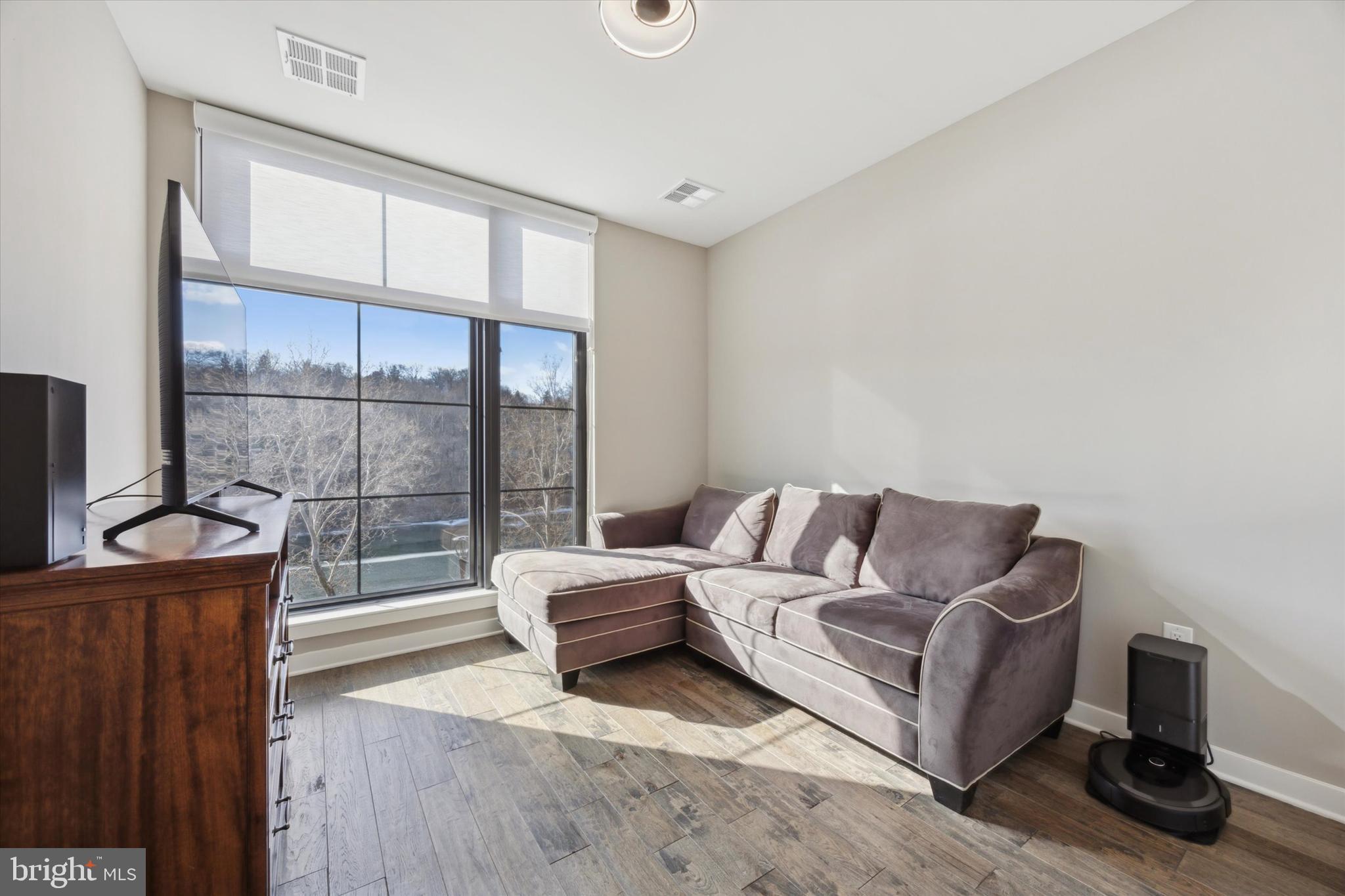 THE LOCKS - Residential