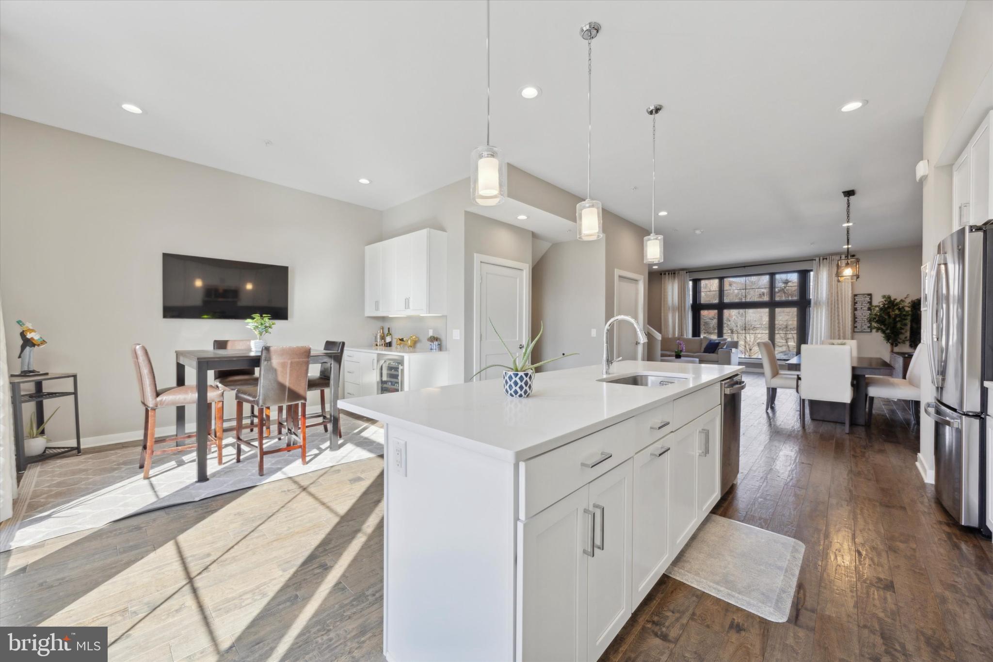 4537 RIVERSIDE WAY