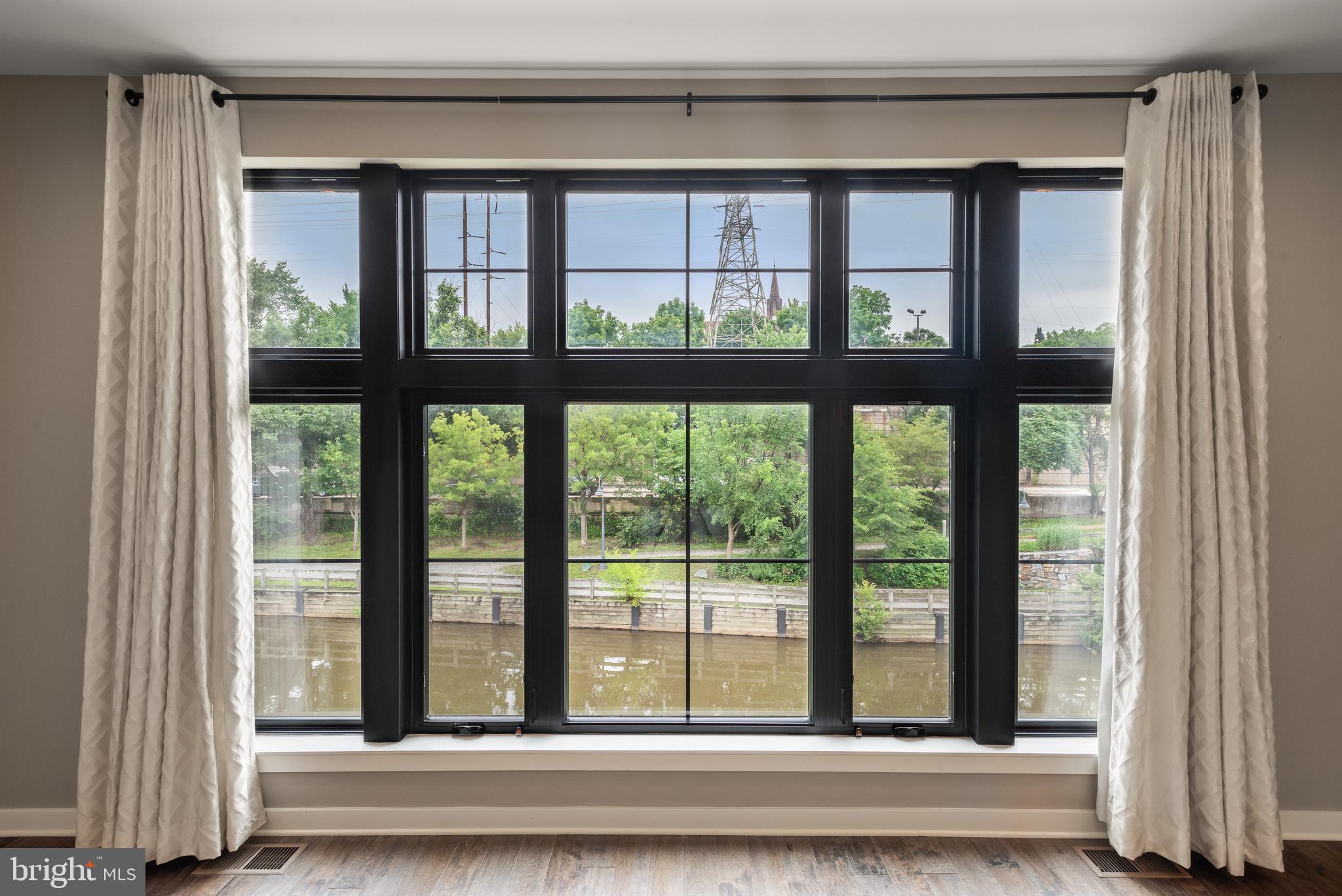 THE LOCKS - Residential