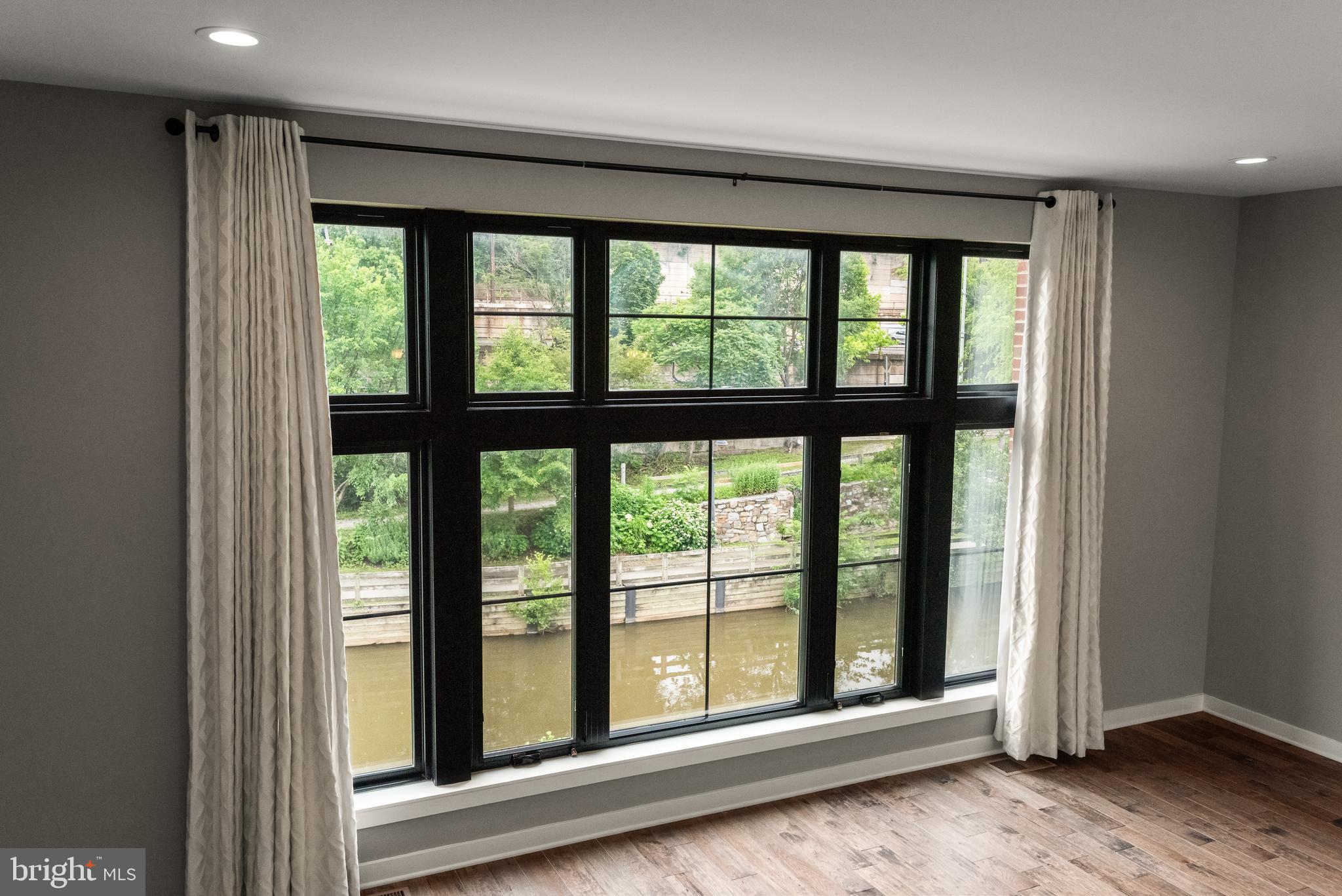 THE LOCKS - Residential