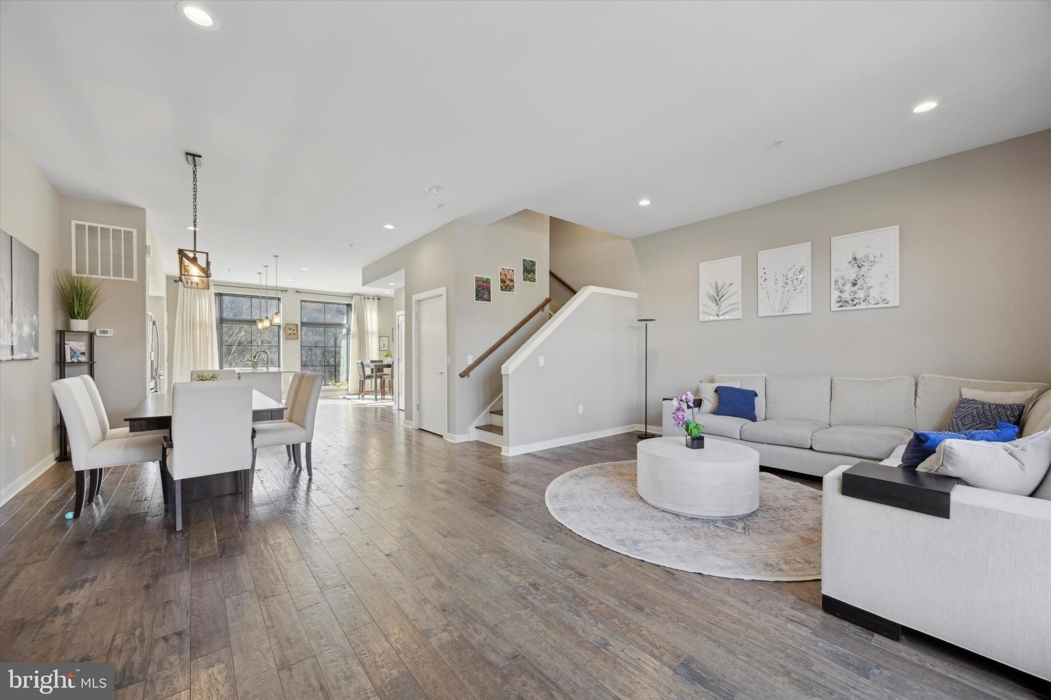 4537 RIVERSIDE WAY