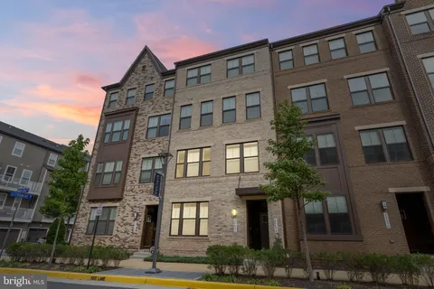 20692 Wood Quay Dr, Dulles, VA MLS: VALO2110324